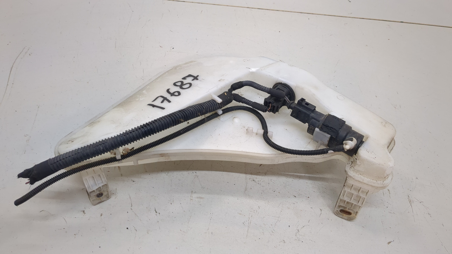 Бачок омывателя лобового стекла