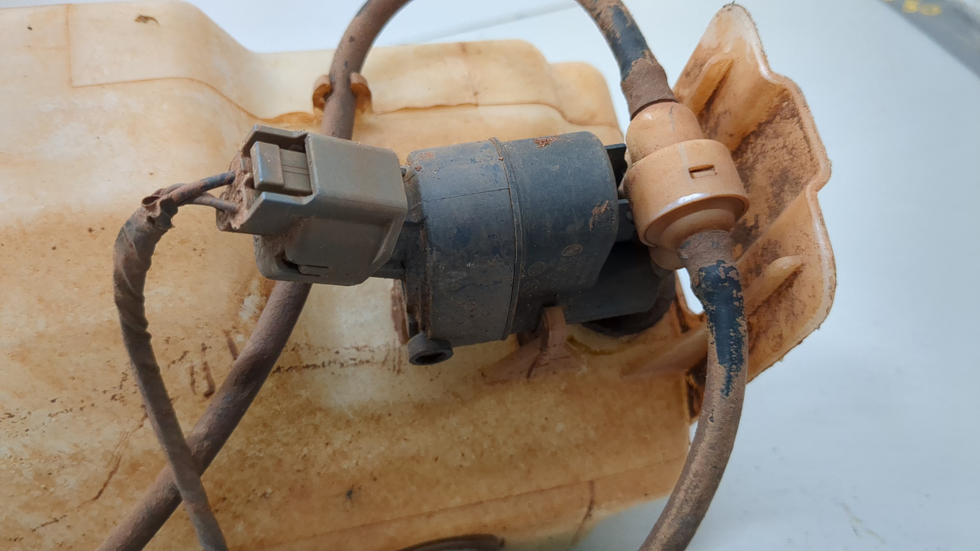 Бачок омывателя лобового стекла