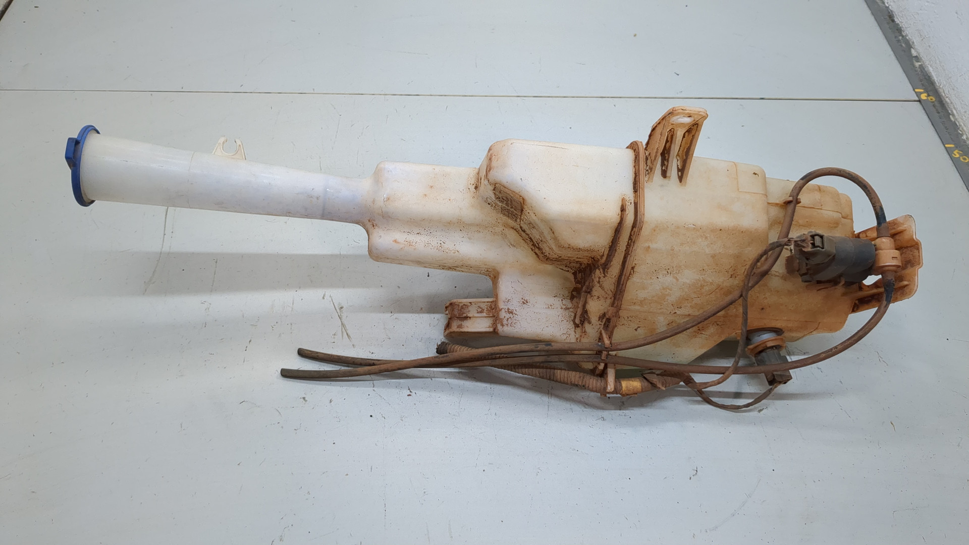 Бачок омывателя лобового стекла