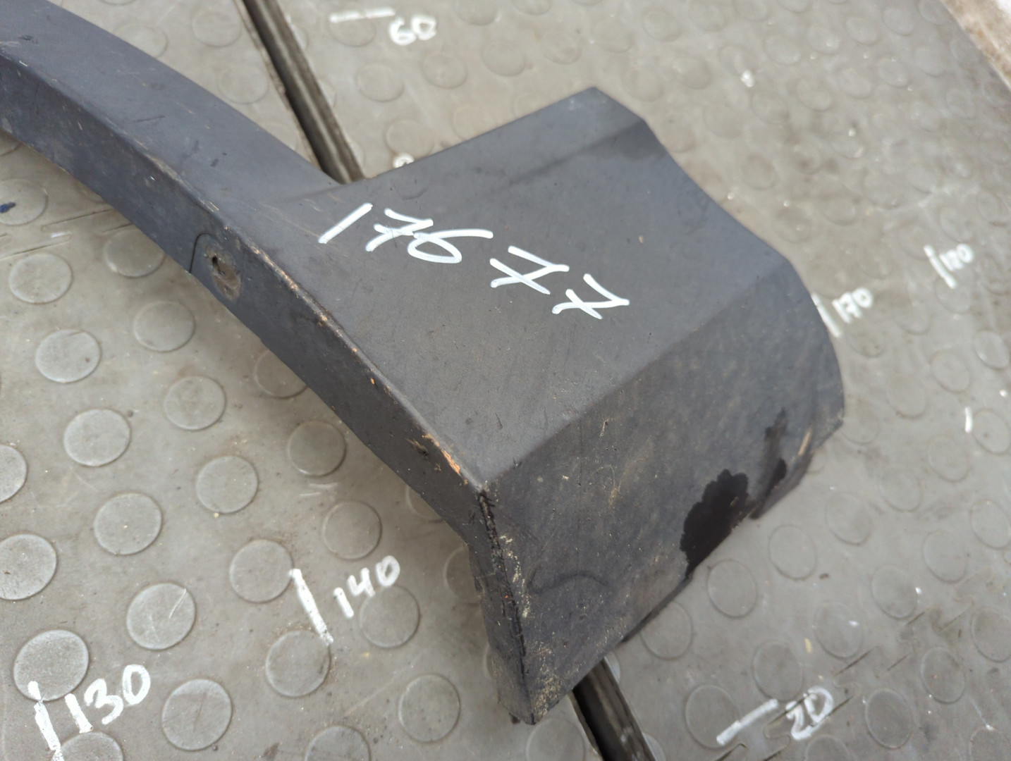 Накладка переднего крыла левого