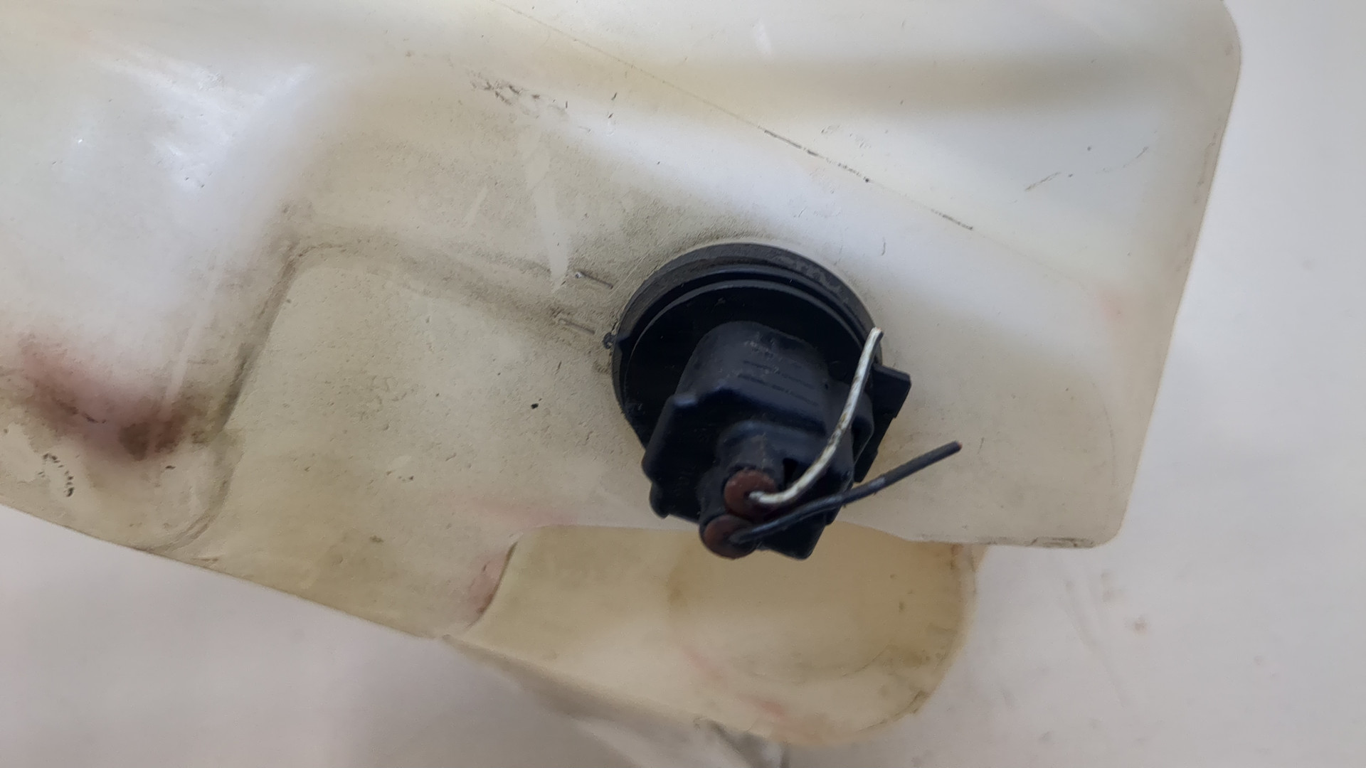 Бачок омывателя лобового стекла