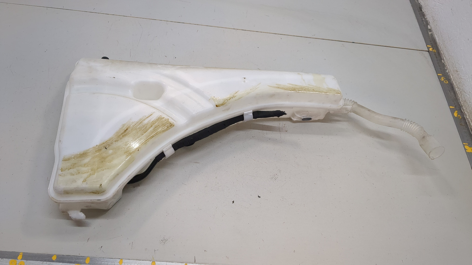 Бачок омывателя лобового стекла