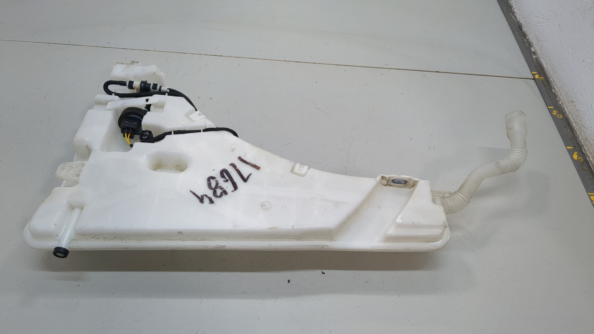 Бачок омывателя лобового стекла