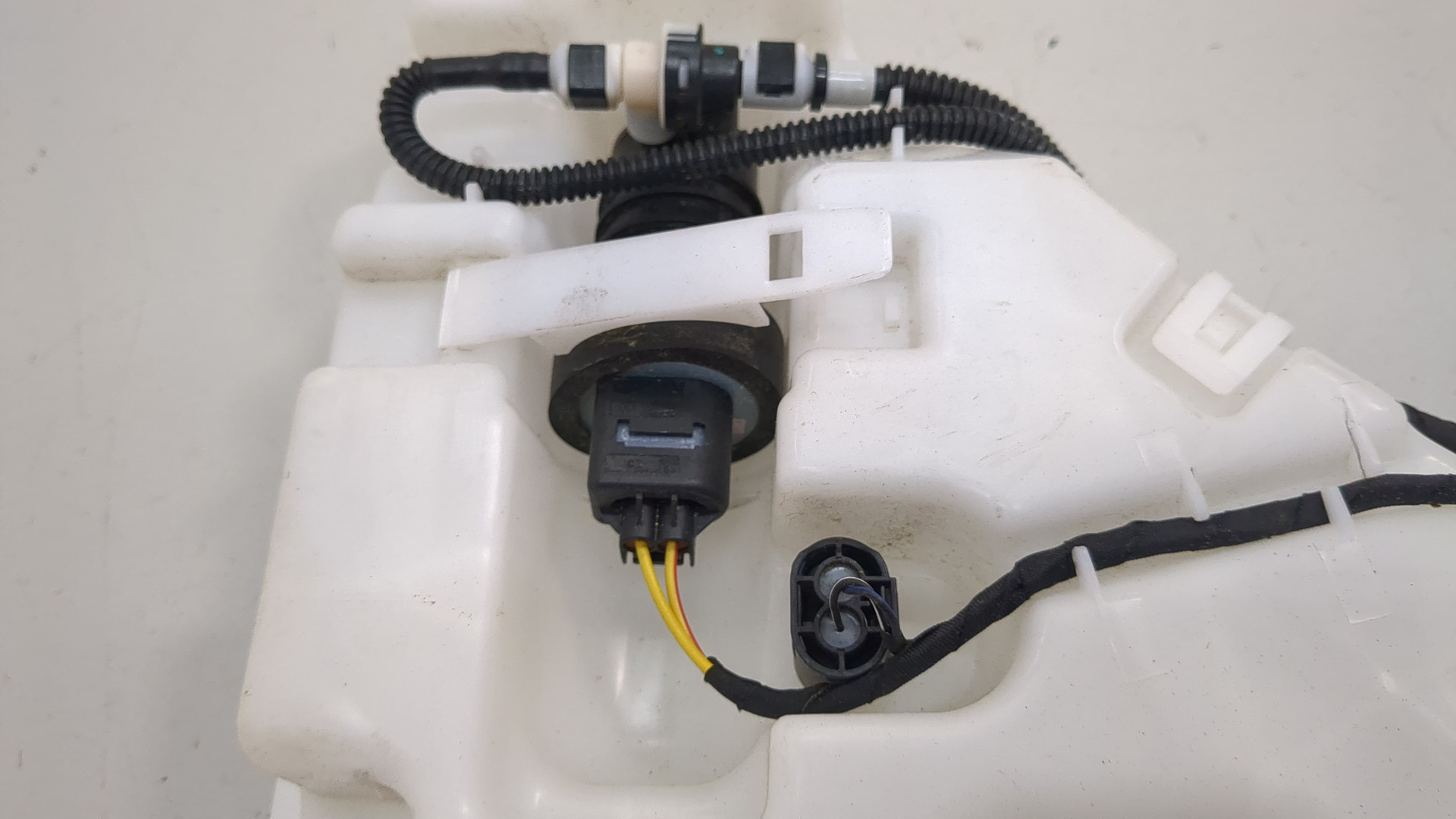 Бачок омывателя лобового стекла