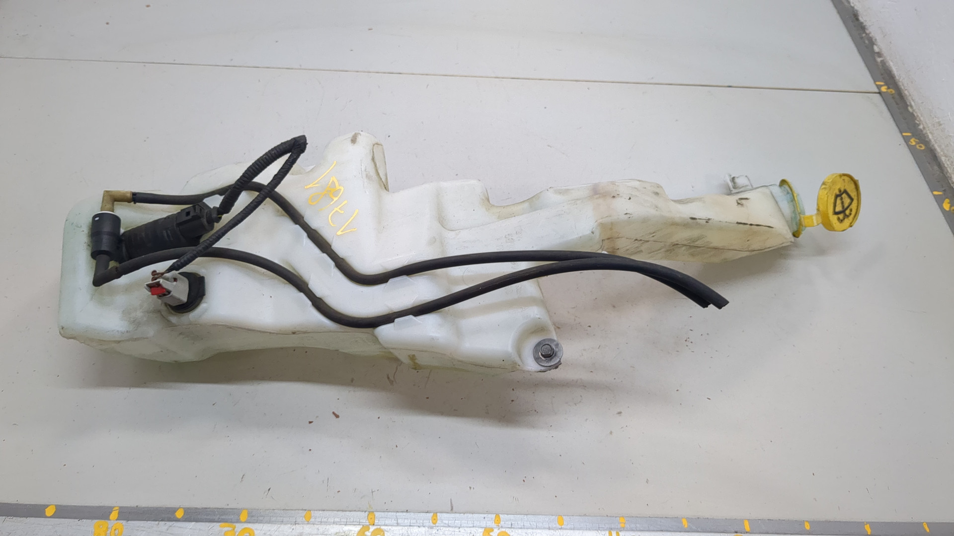 Бачок омывателя лобового стекла