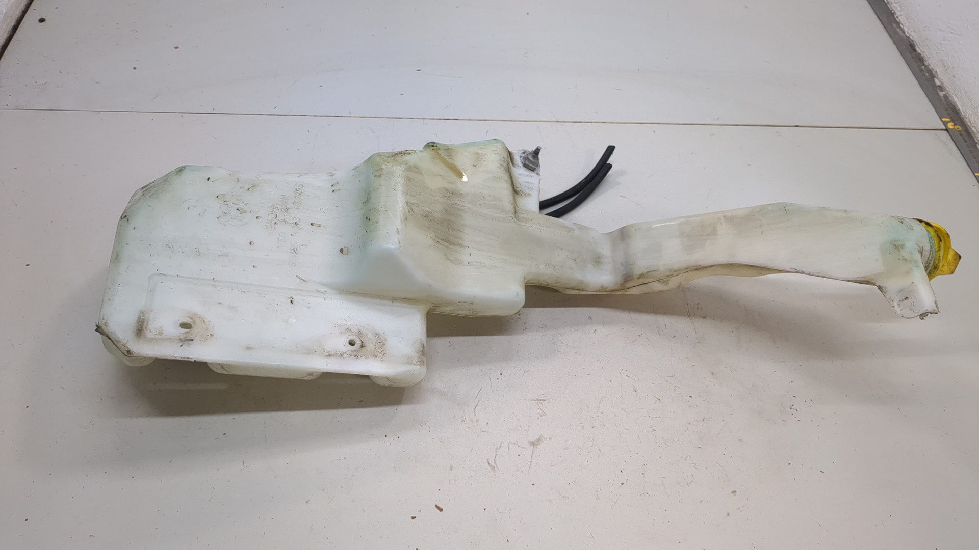 Бачок омывателя лобового стекла