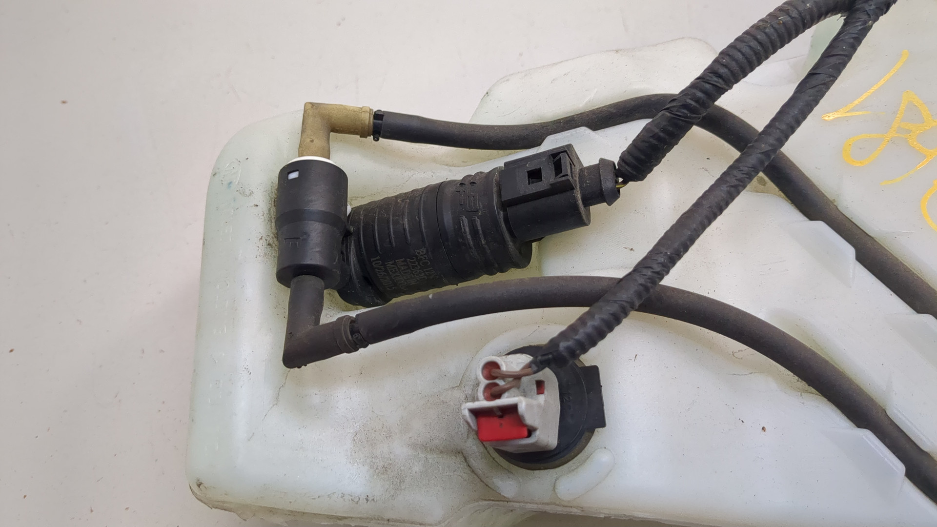 Бачок омывателя лобового стекла