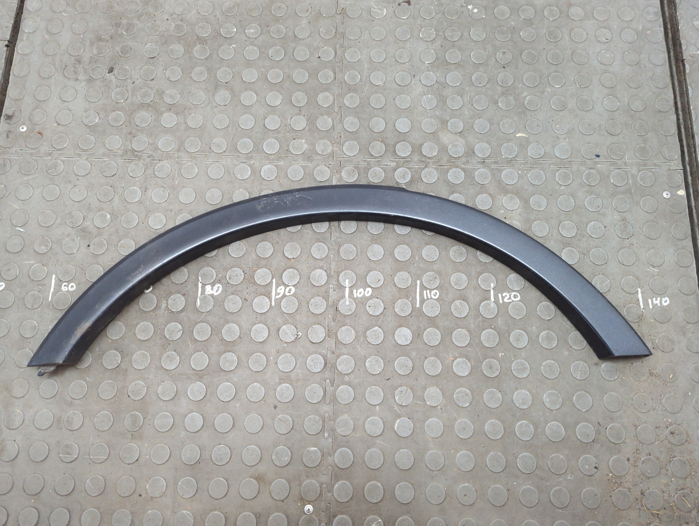 Накладка переднего крыла правого