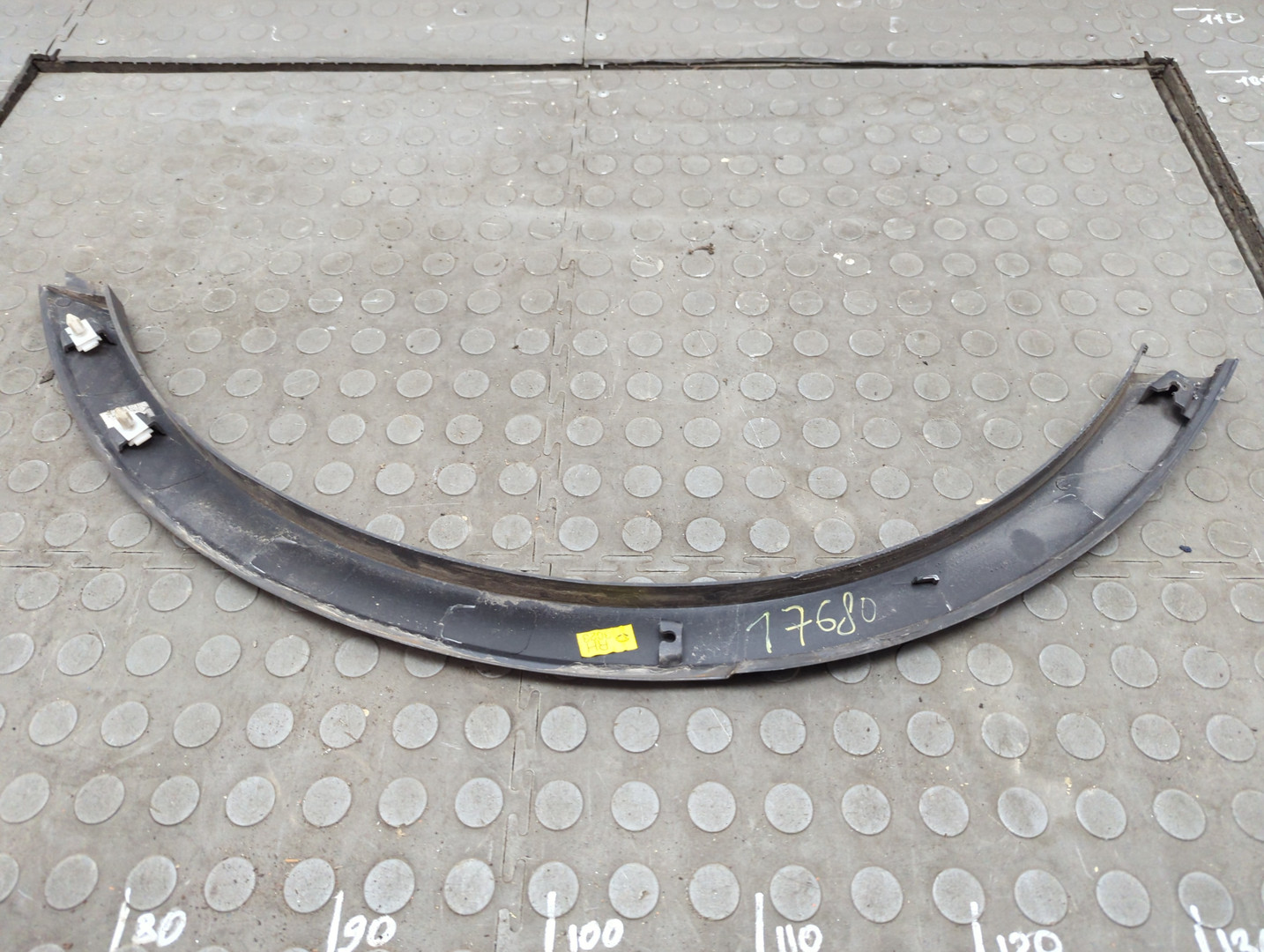 Накладка переднего крыла правого