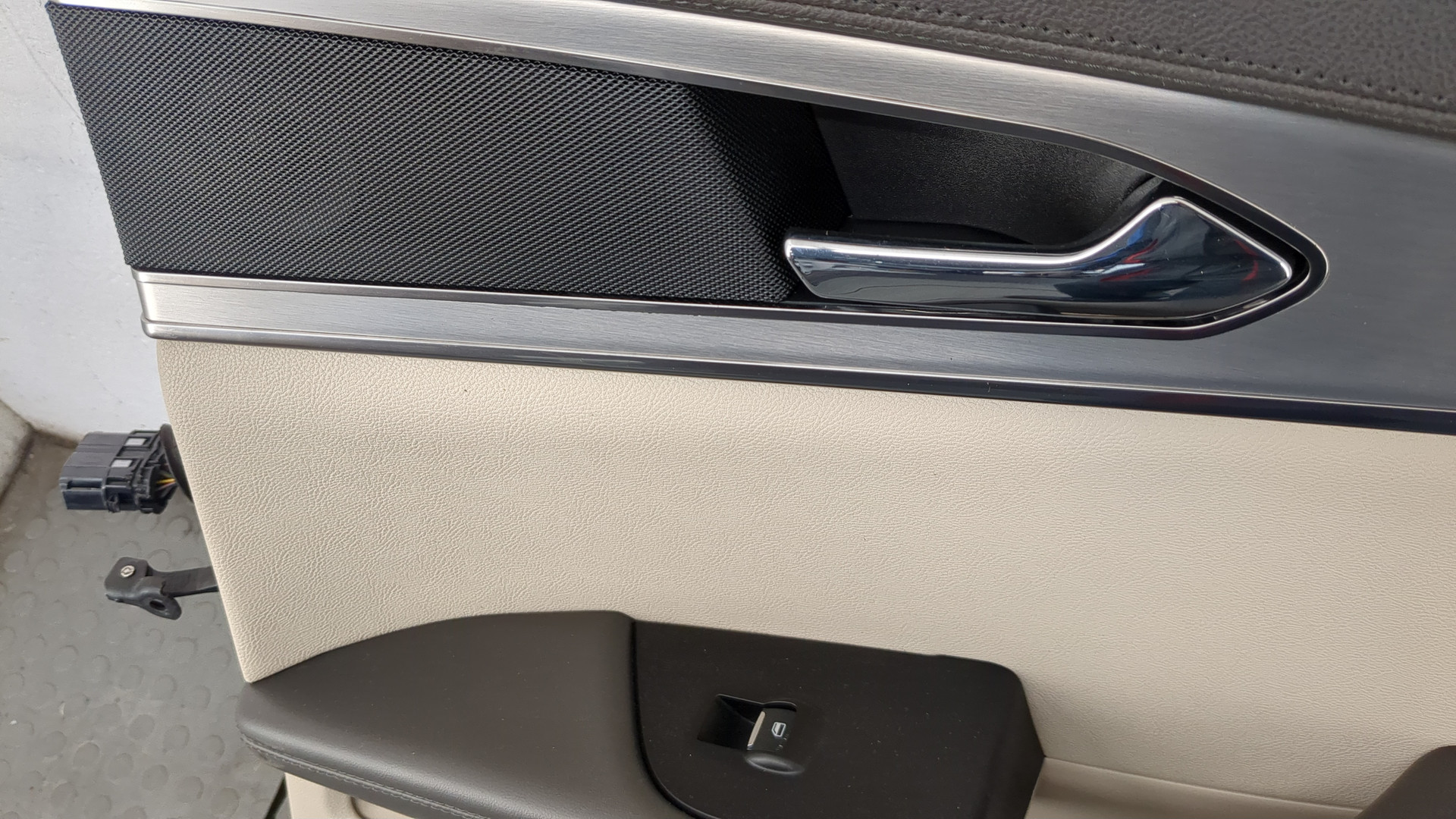 Дверь задняя правая