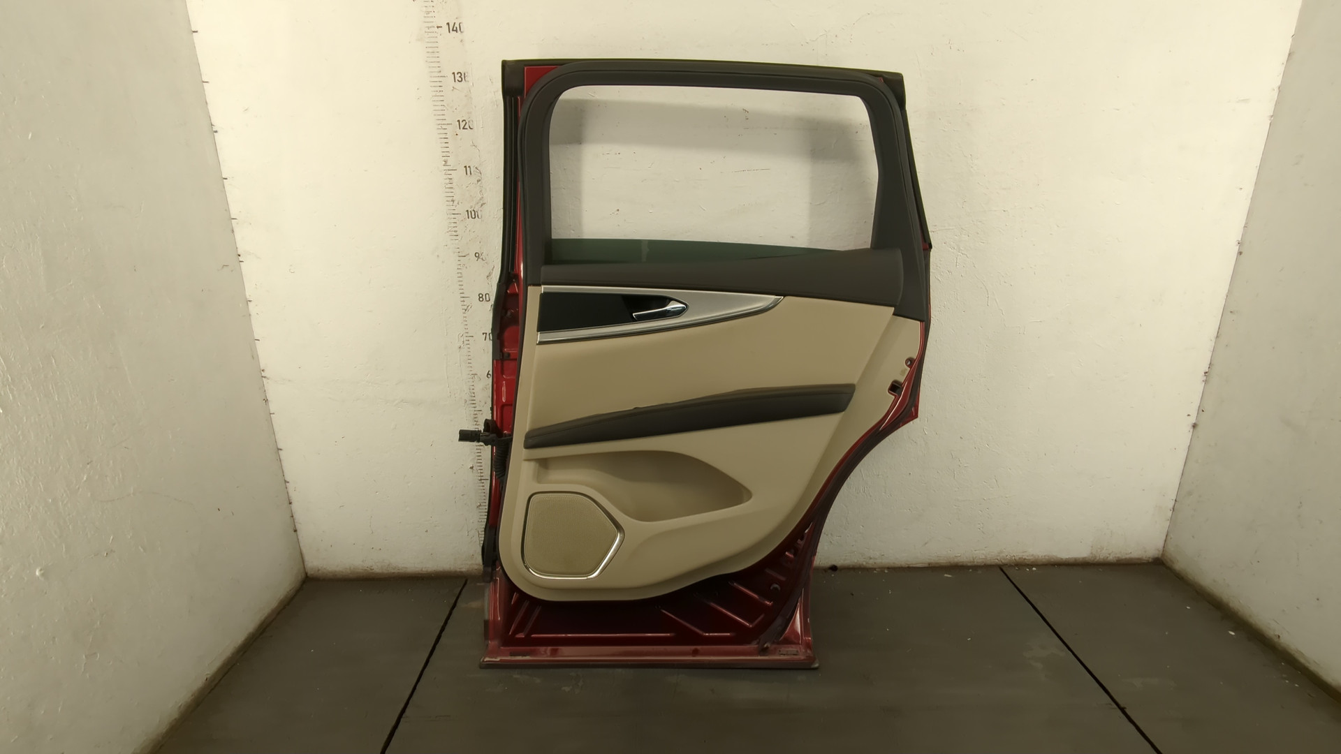 Дверь задняя правая