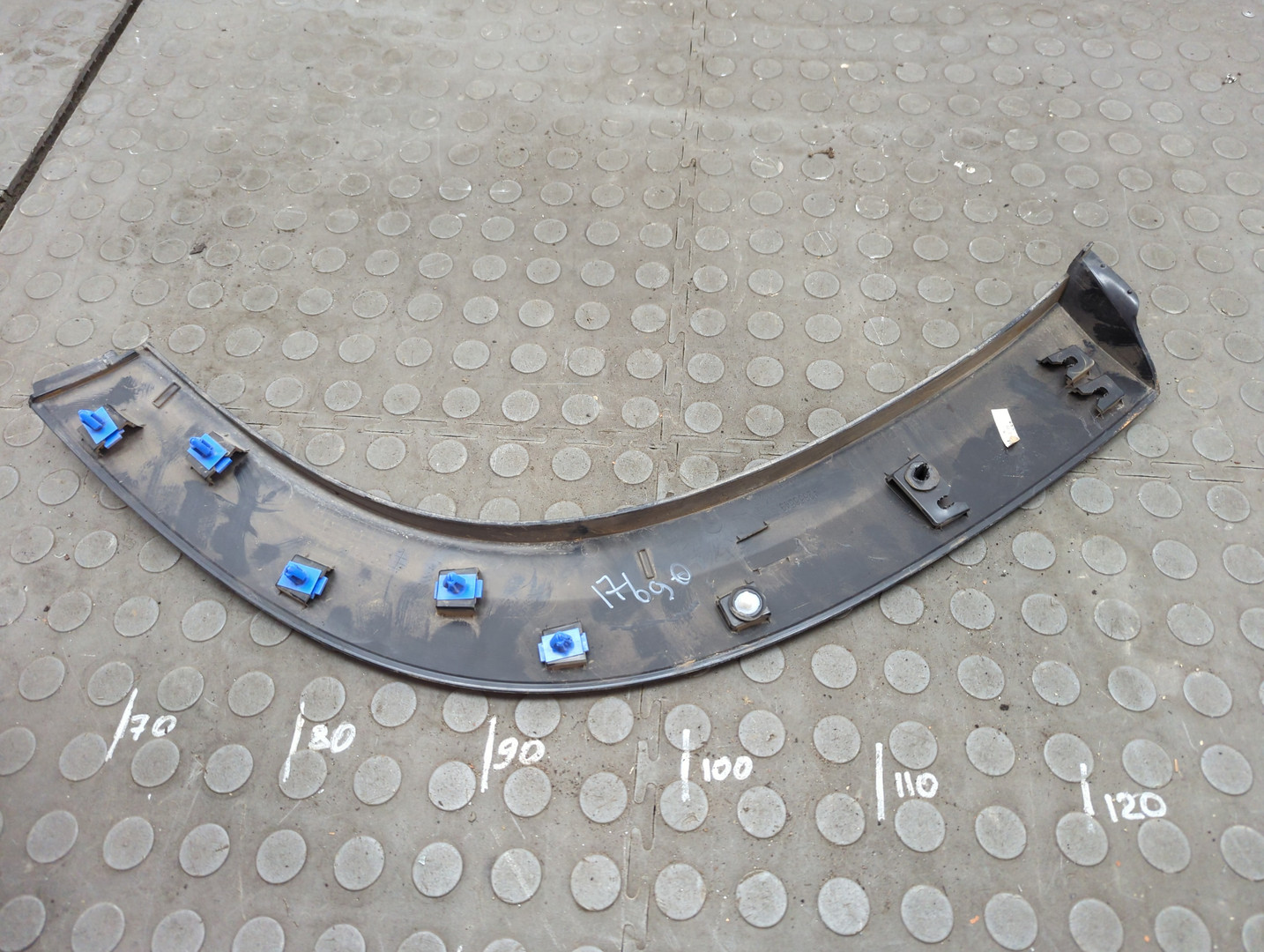 Молдинг заднего крыла правого