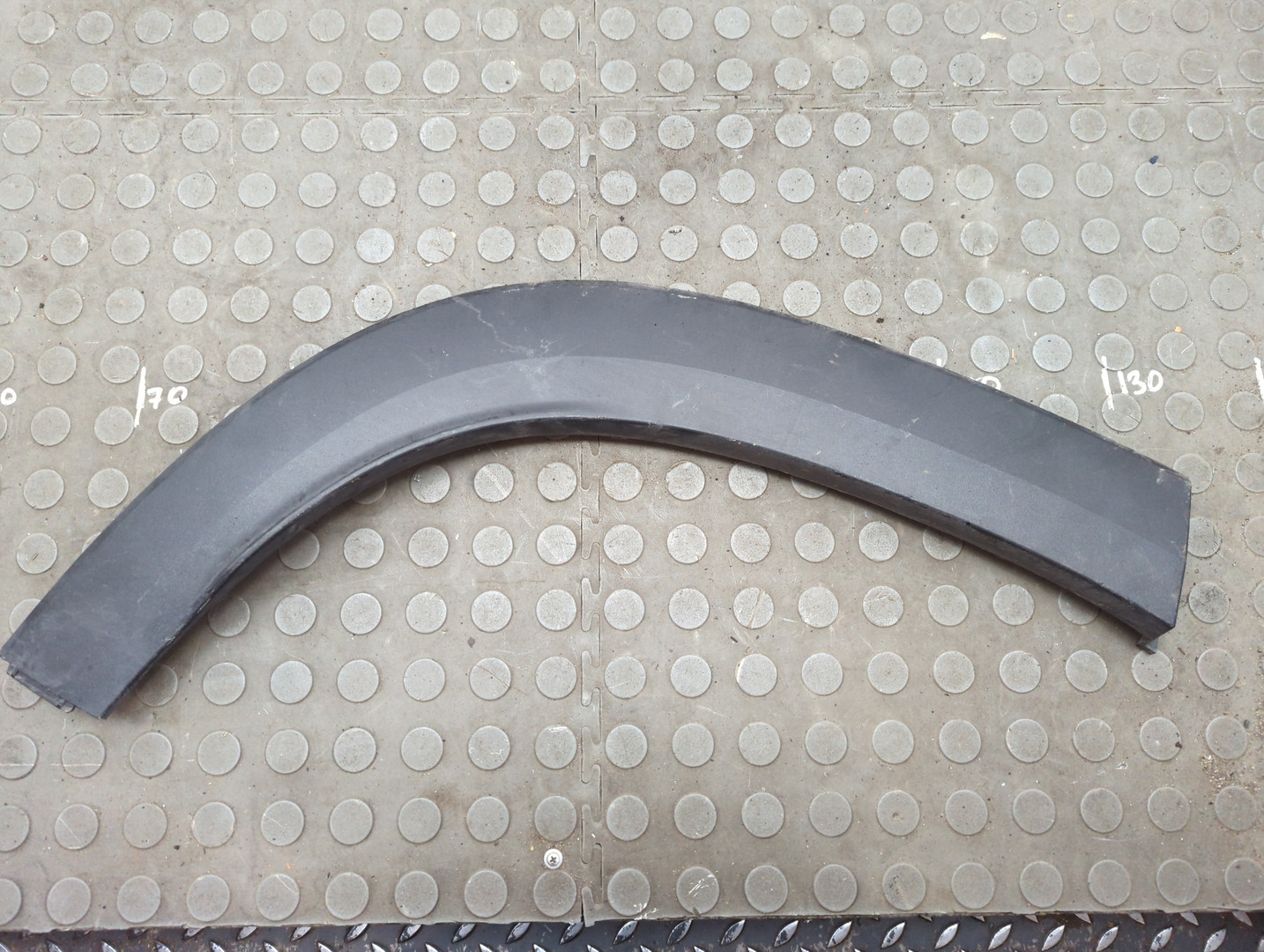 Молдинг заднего крыла правого