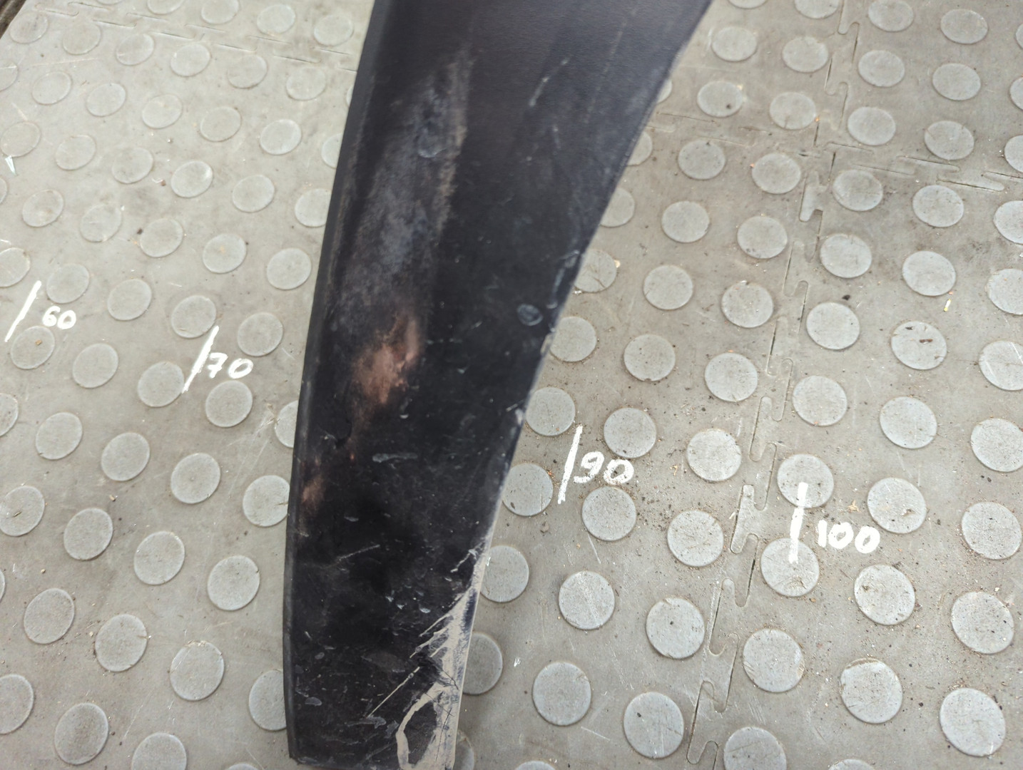 Накладка переднего крыла левого