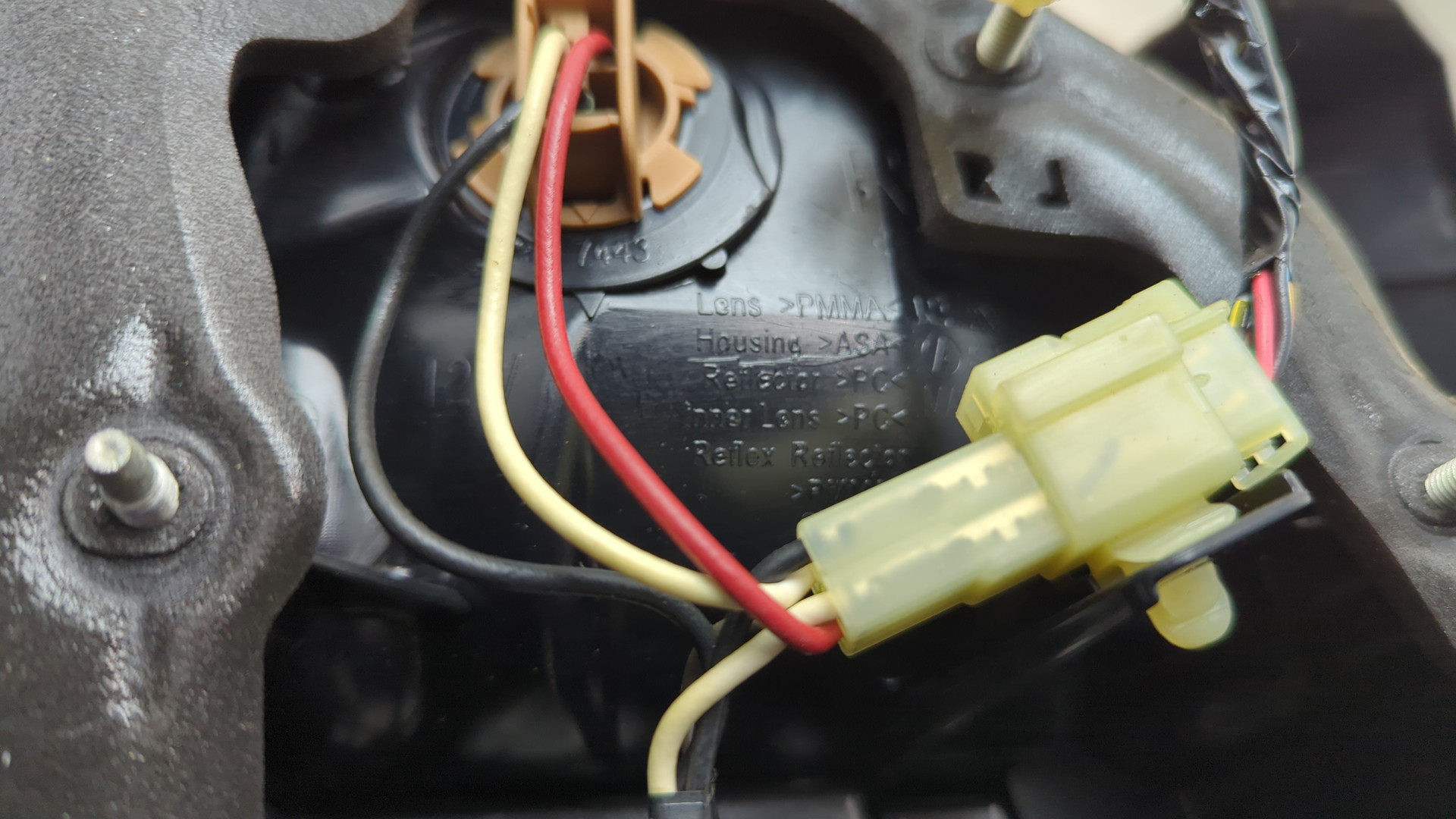 Фонарь задний правый