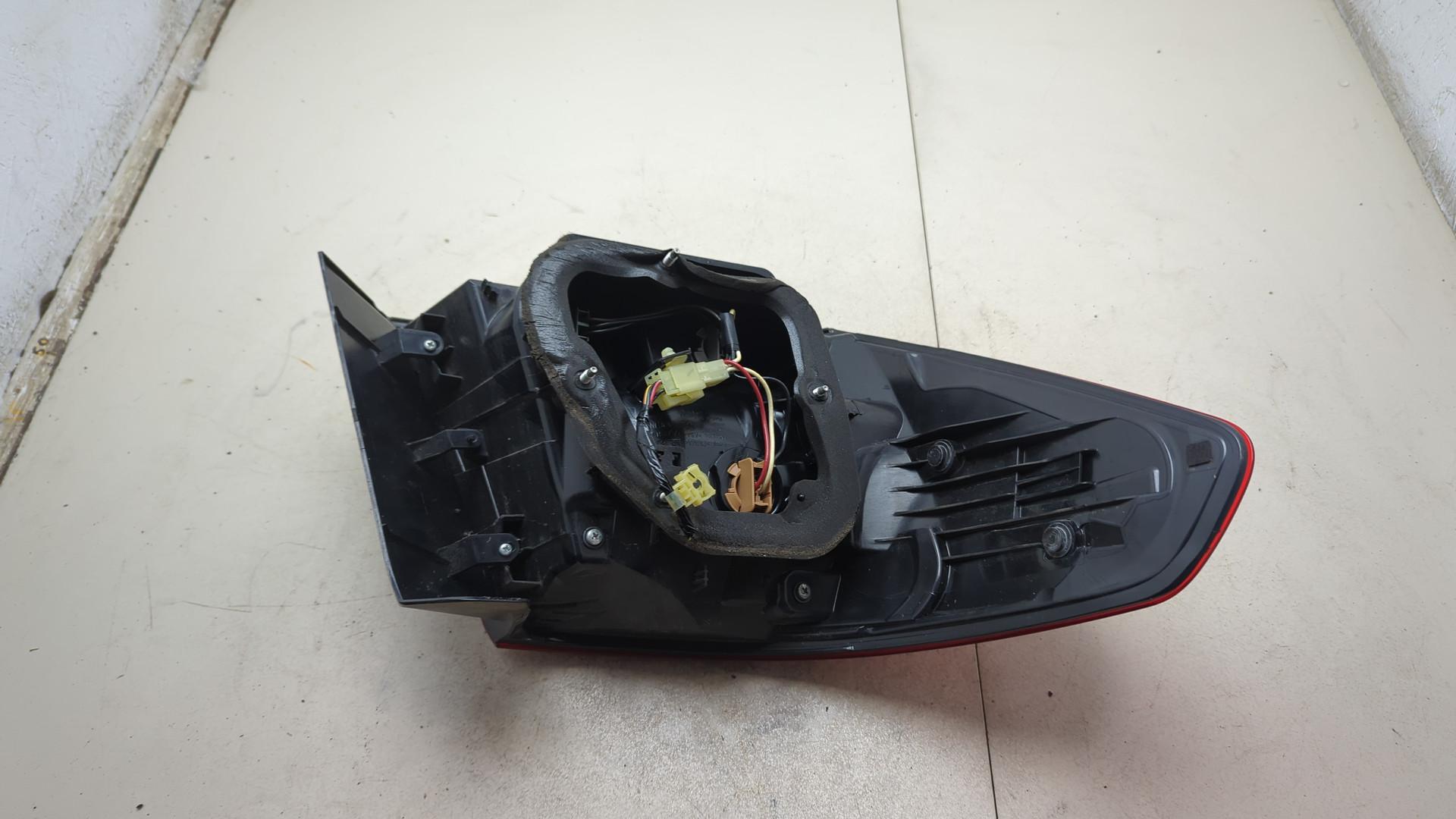 Фонарь задний правый