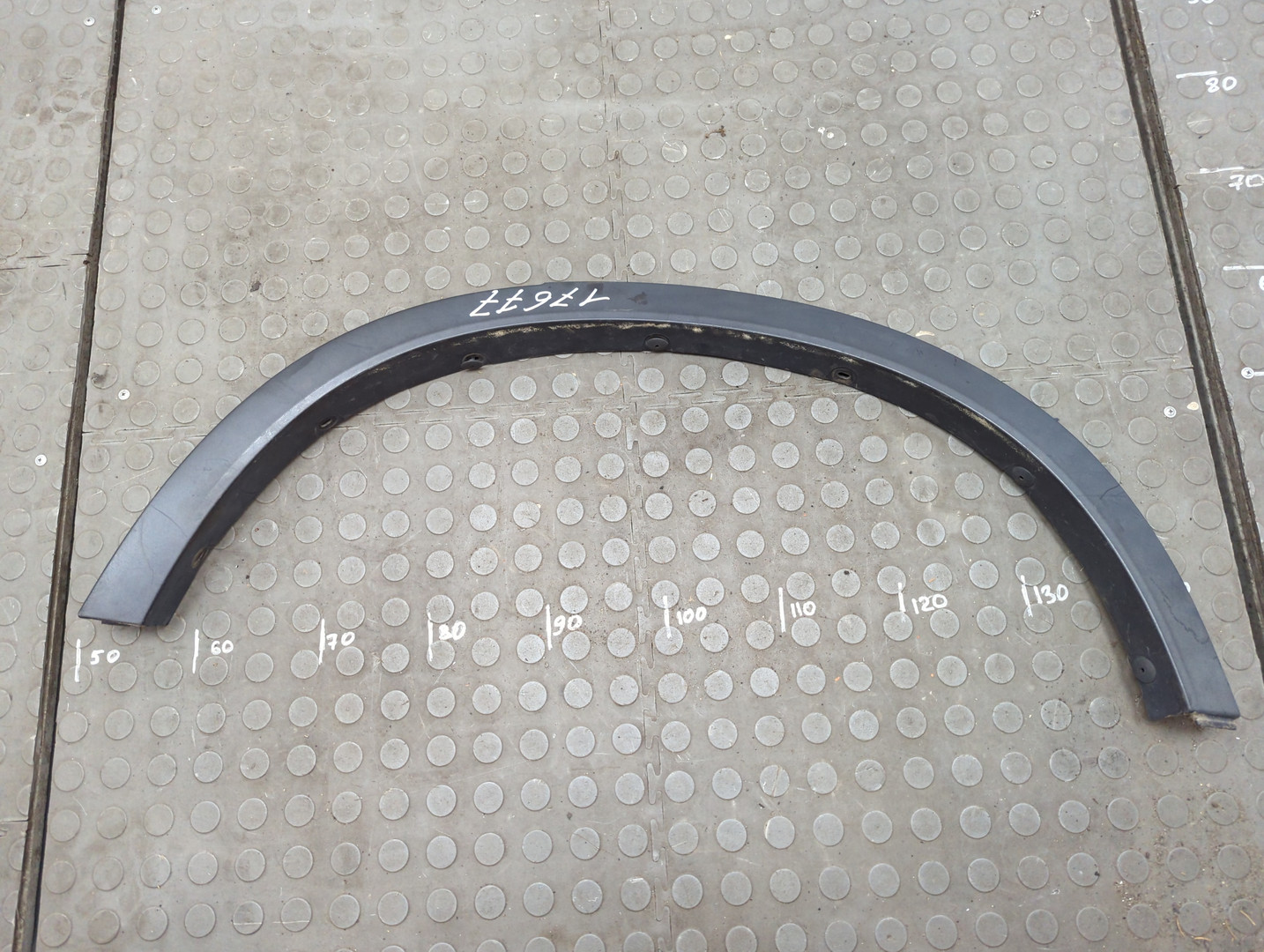 Накладка заднего крыла левого