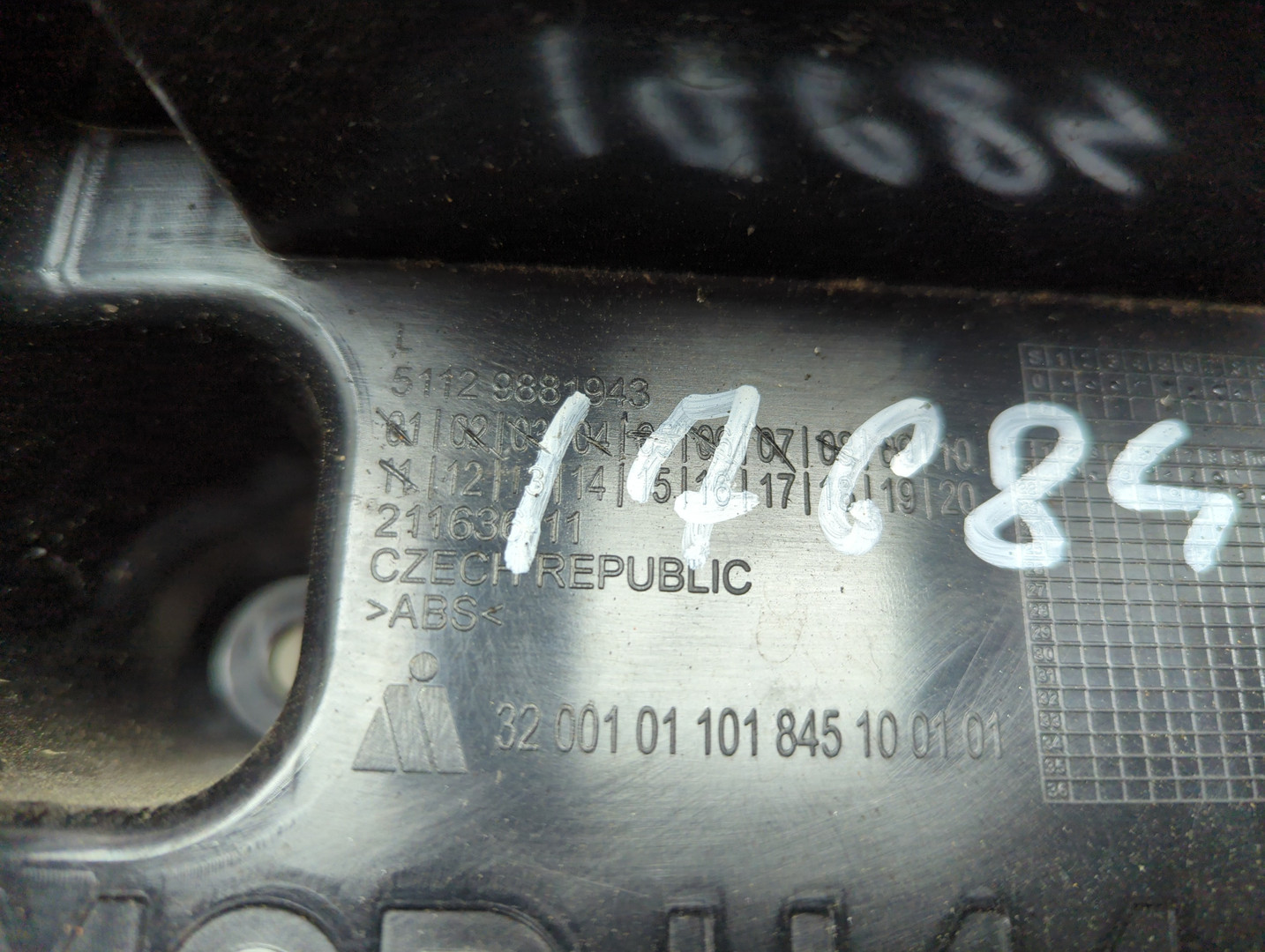 Кронштейн заднего бампера левый