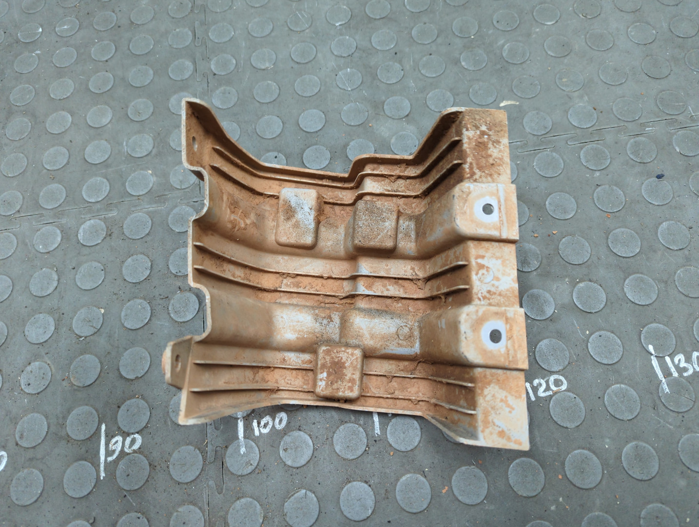 Кронштейн заднего бампера правый