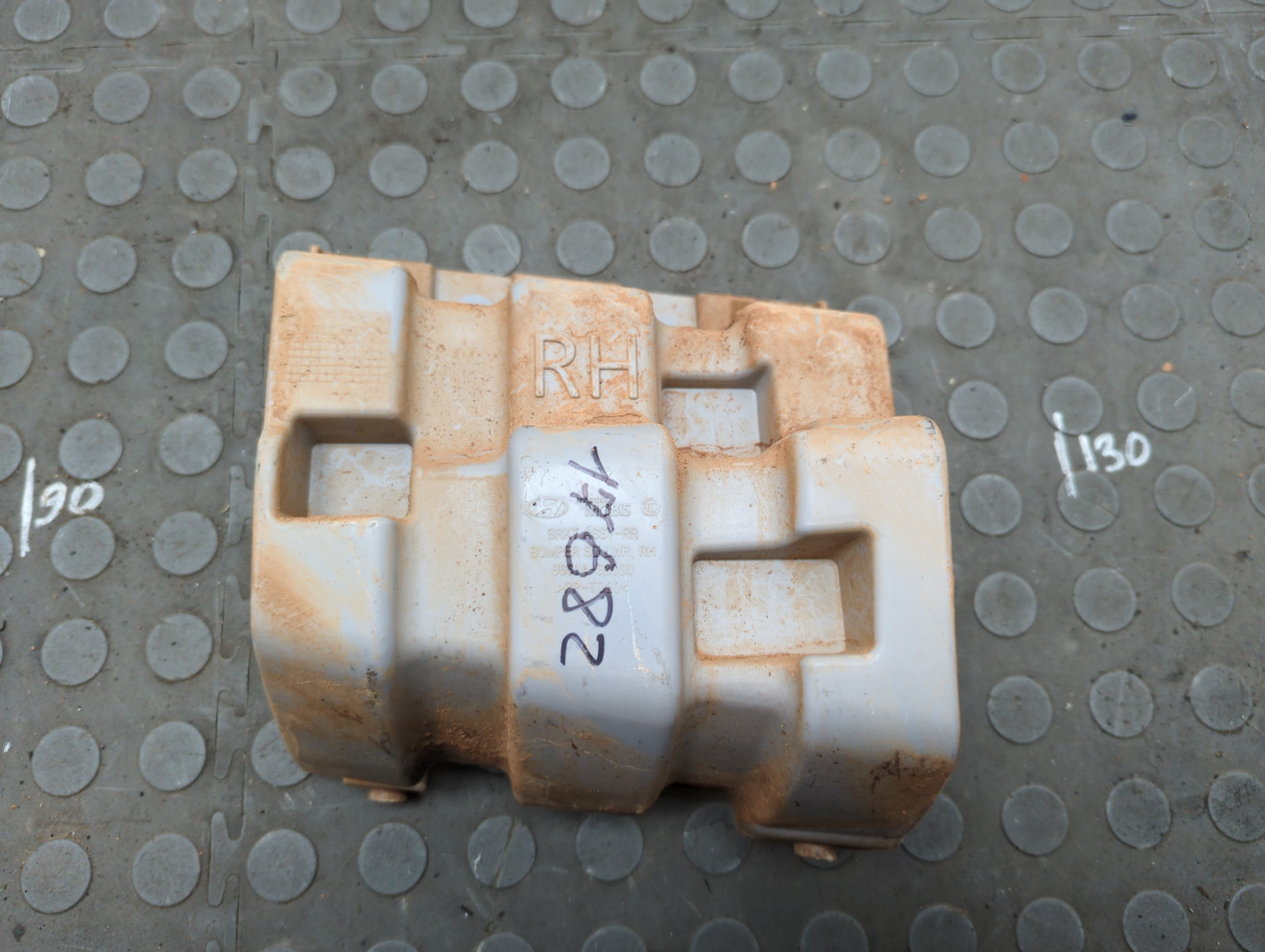 Кронштейн заднего бампера правый