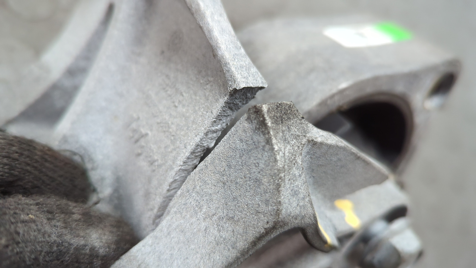 Опора КПП правая