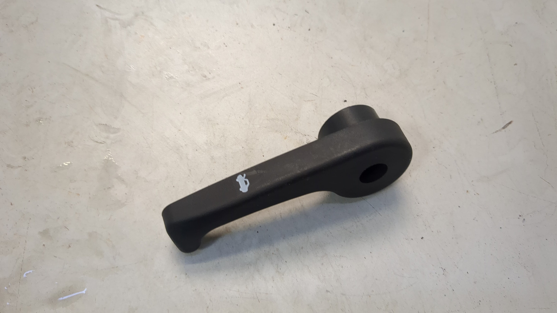 Ручка открывания капота