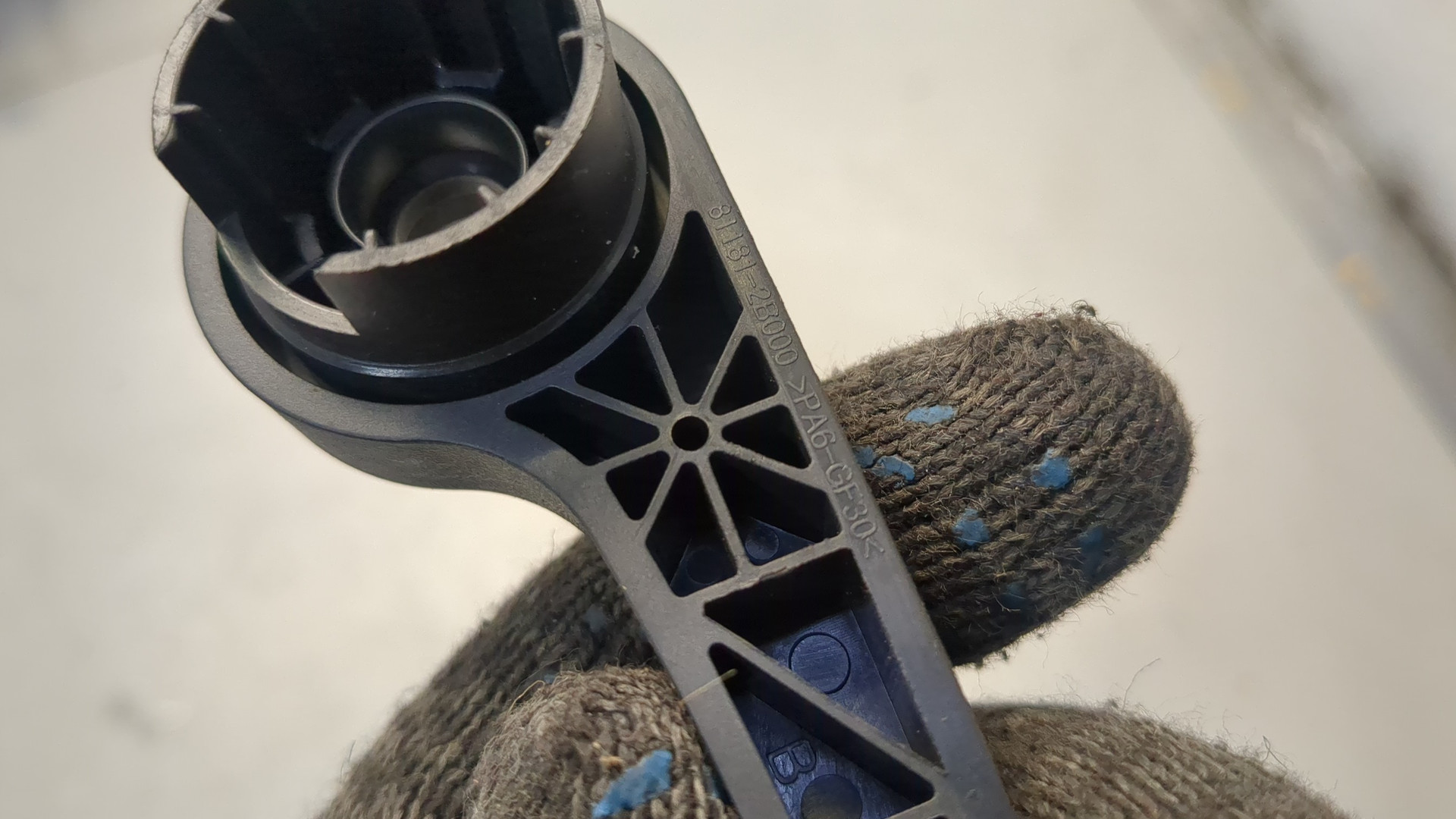 Ручка открывания капота