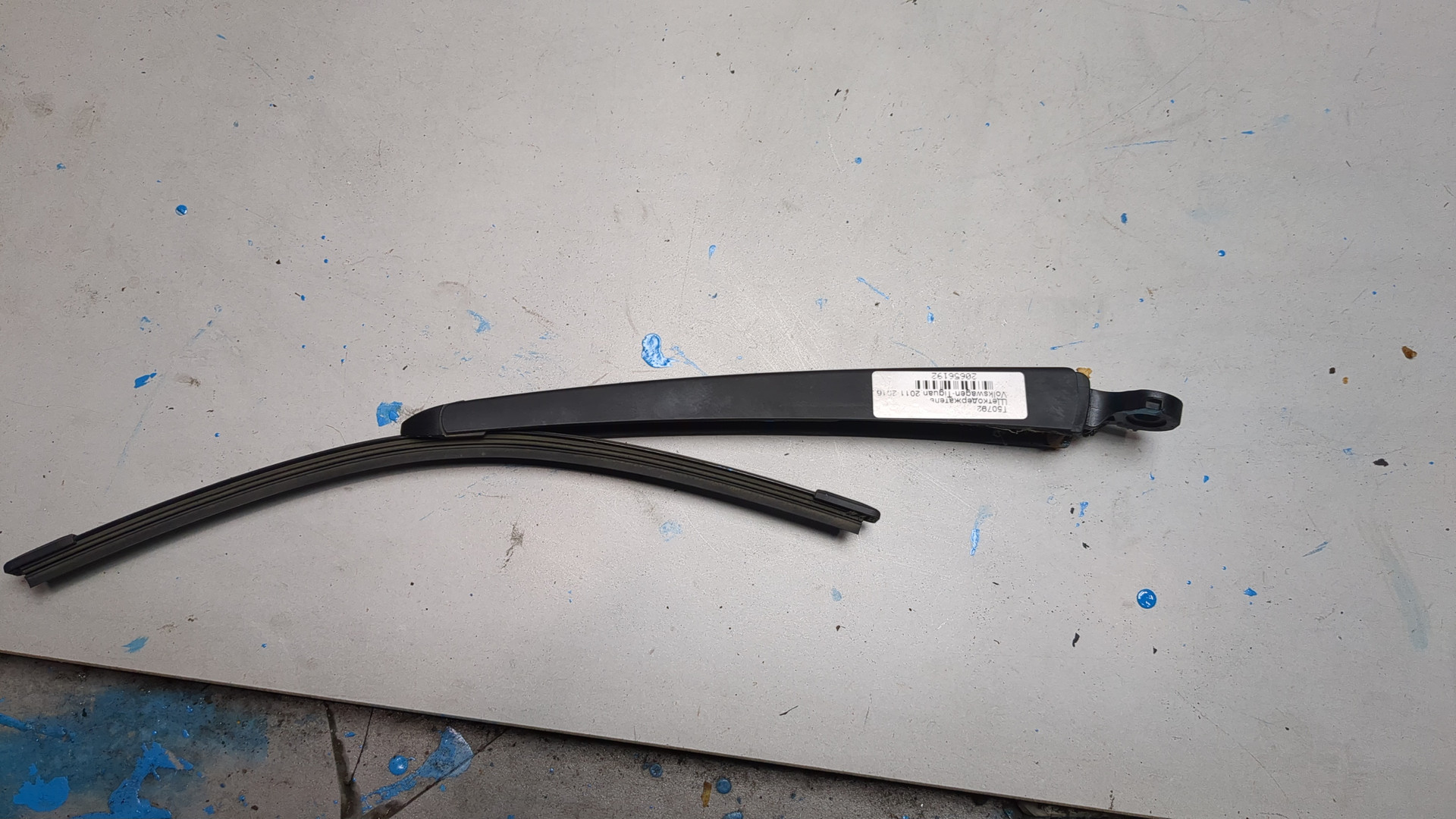 Поводок стеклоочистителя заднего