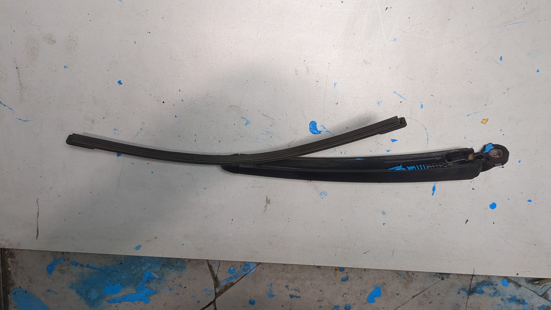 Поводок стеклоочистителя заднего