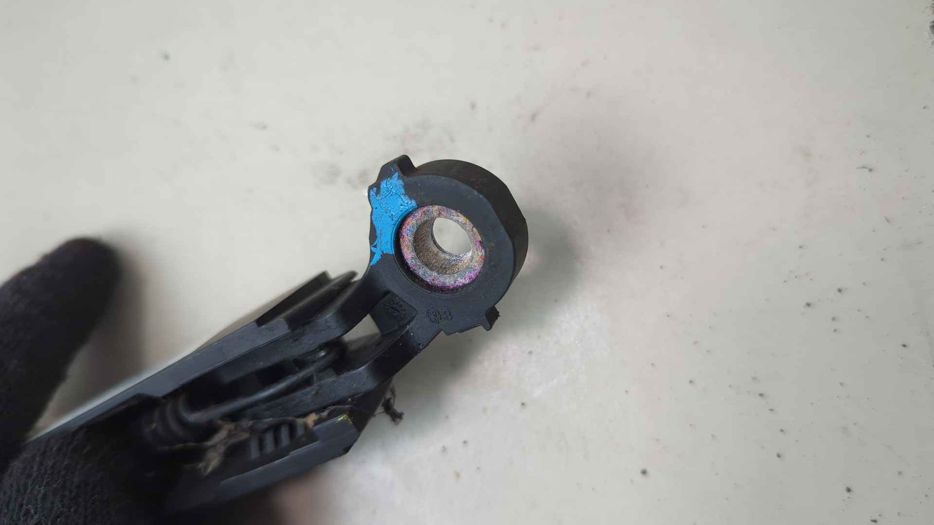 Поводок стеклоочистителя заднего