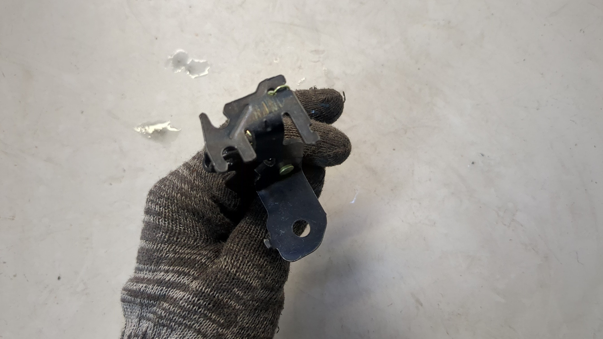 Ручка открывания лючка бензобака