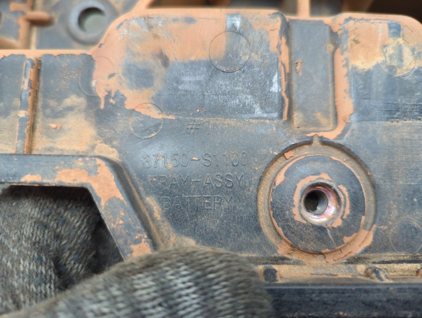 Площадка под аккумулятор (АКБ)