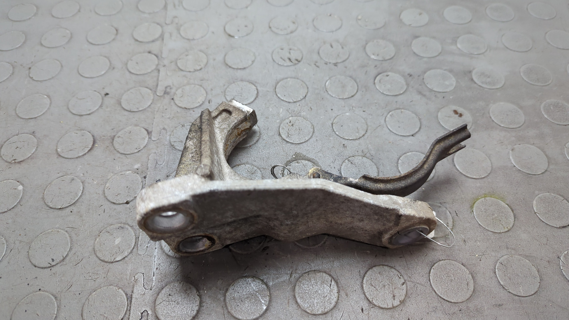 Кронштейн (п.з.к.)