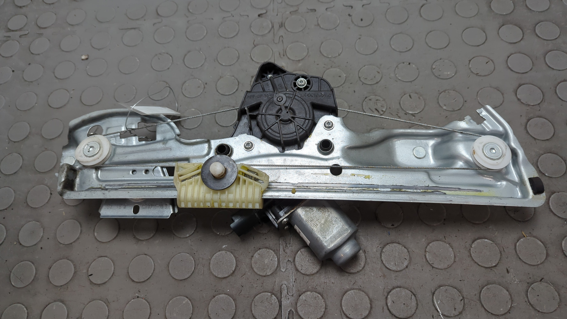 Стеклоподъемник электр. задний левый