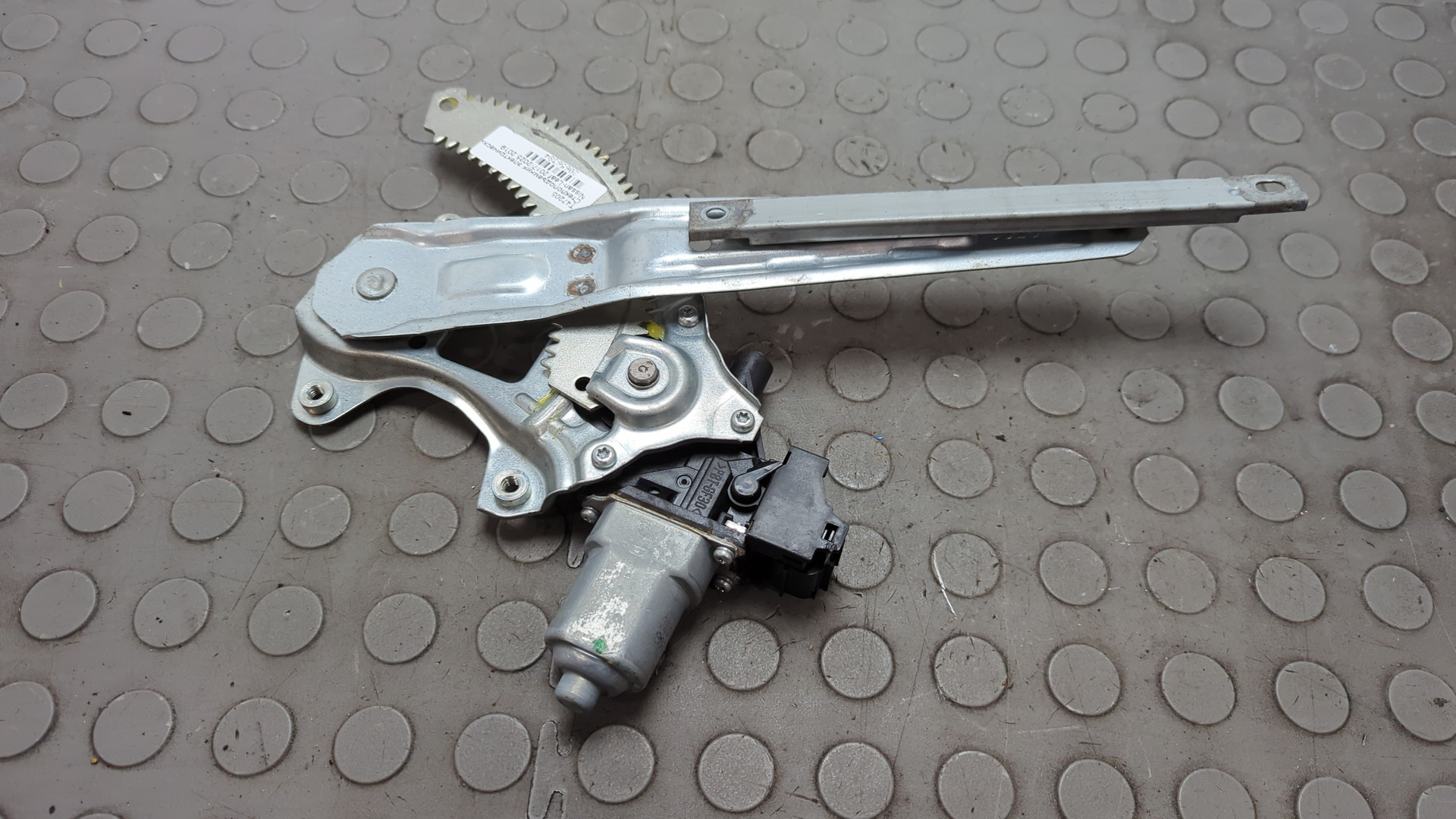 Стеклоподъемник электр. задний правый