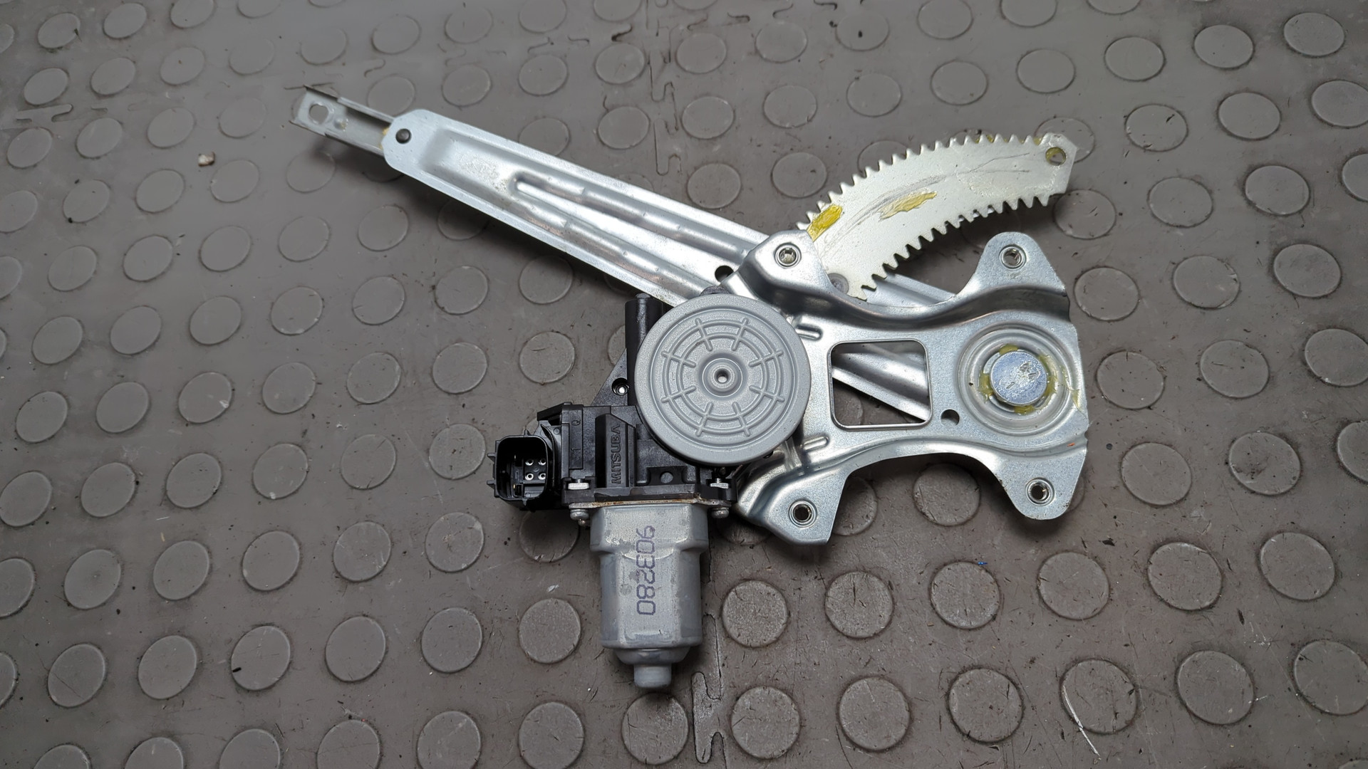 Стеклоподъемник электр. задний правый