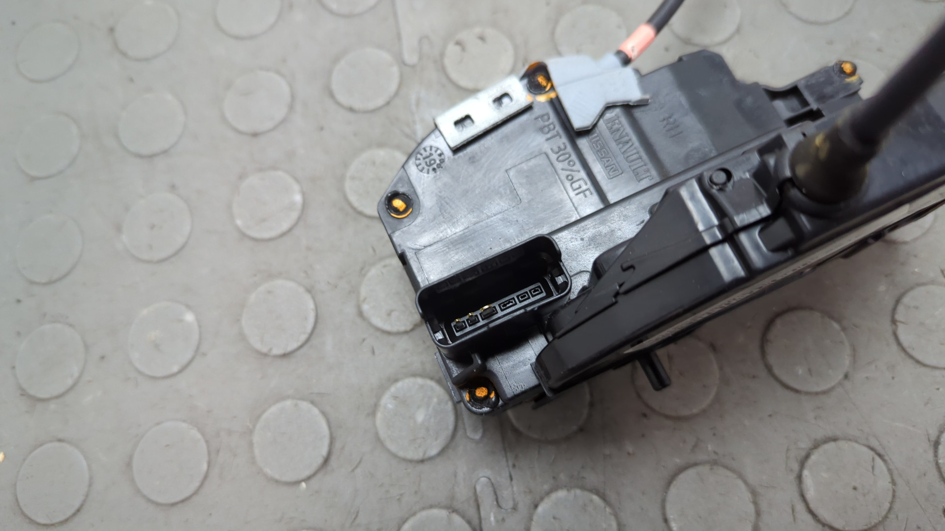 Замок двери задней правой