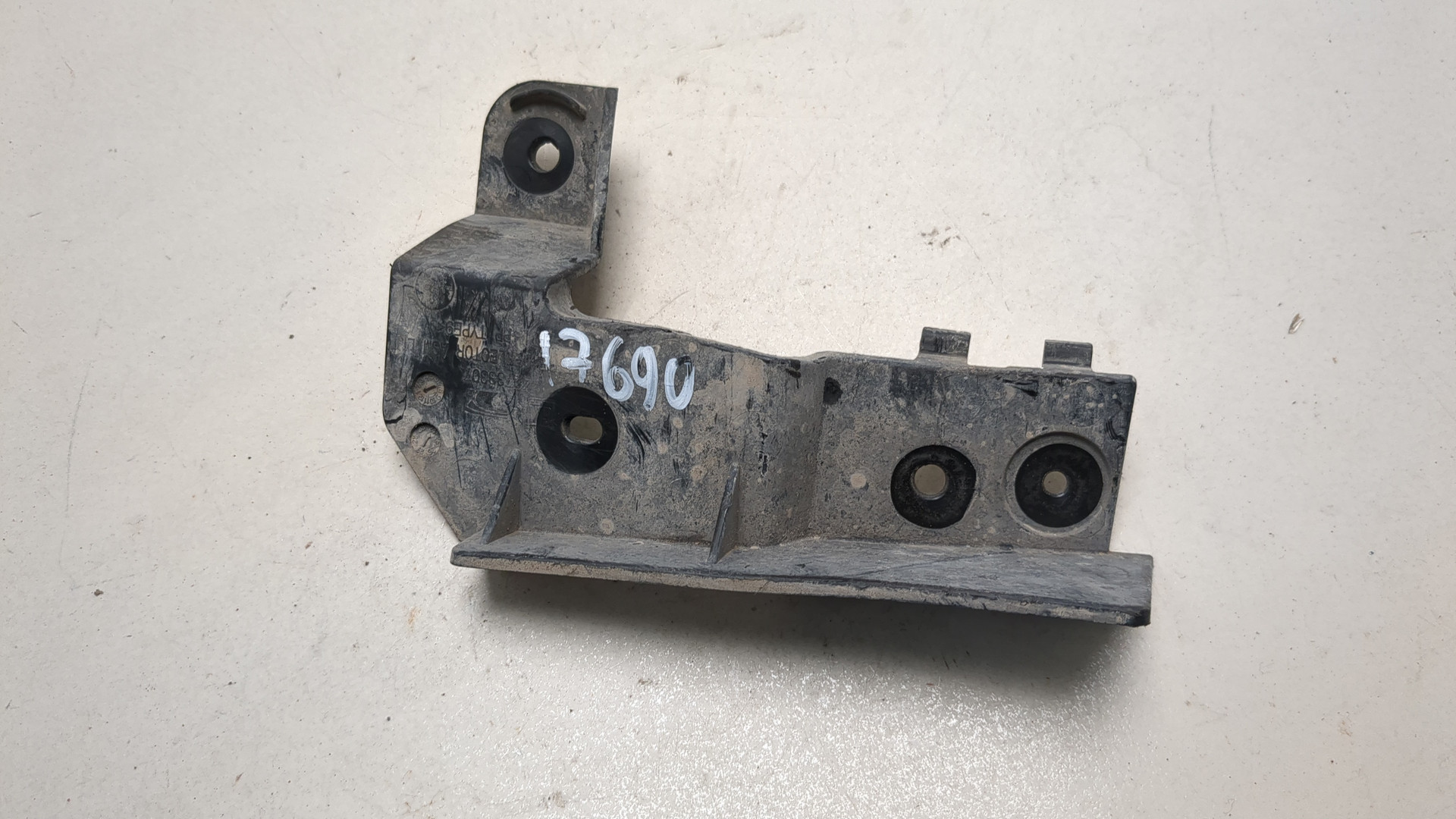 Брызговик задний левый