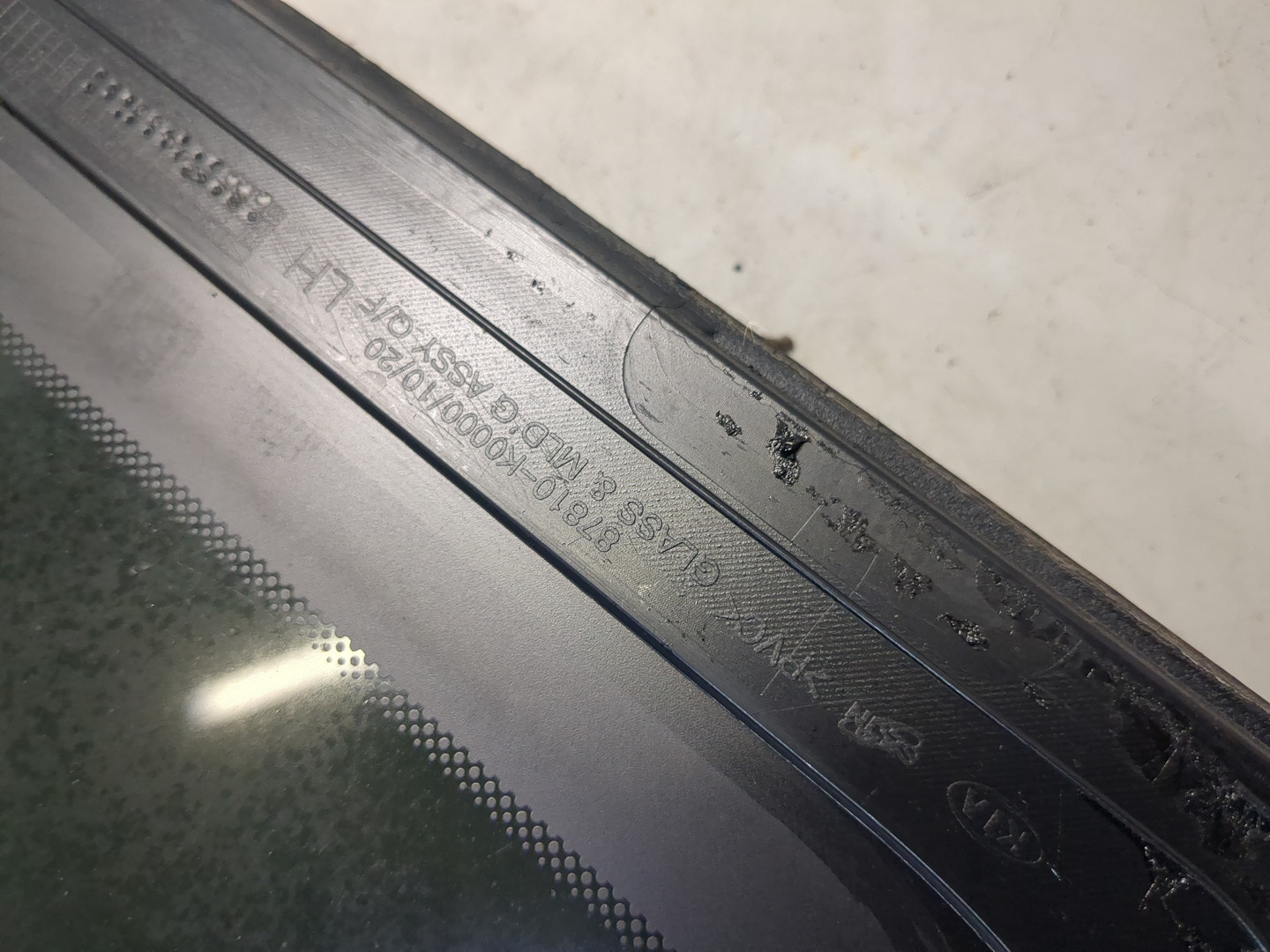 Стекло боковое