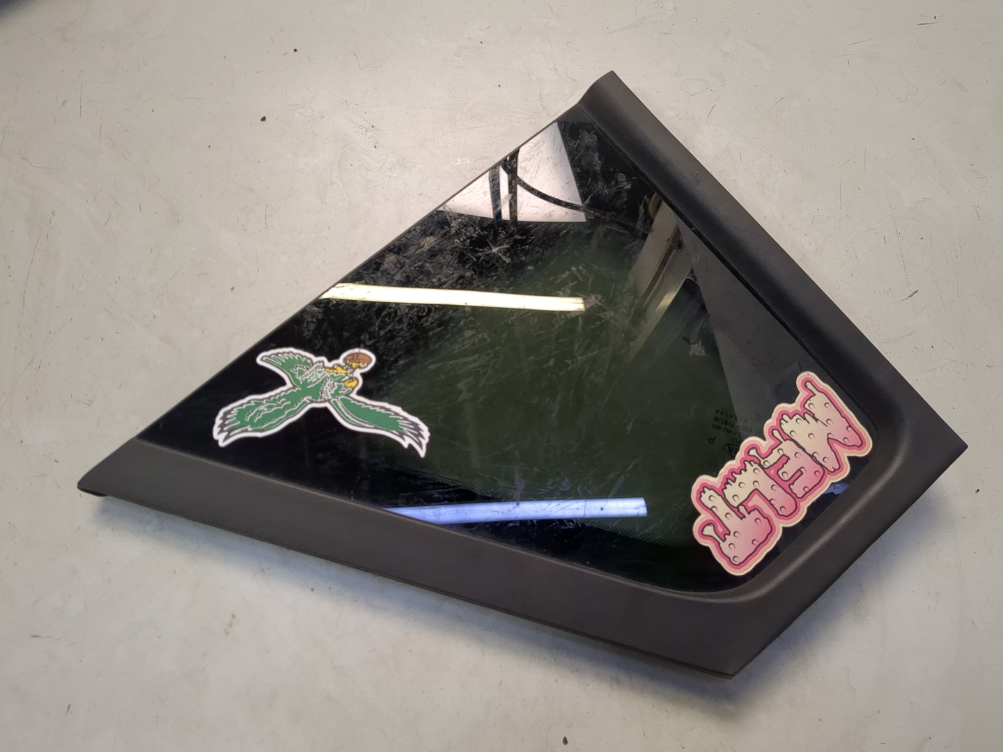 Стекло кузовное глухое правое