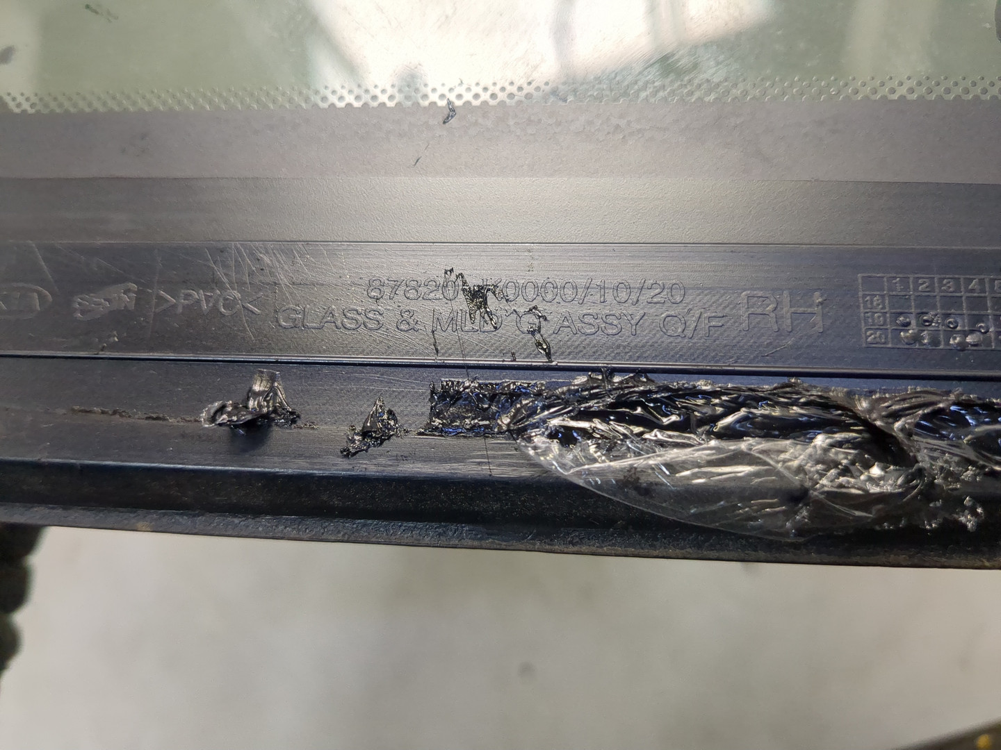 Стекло кузовное глухое правое