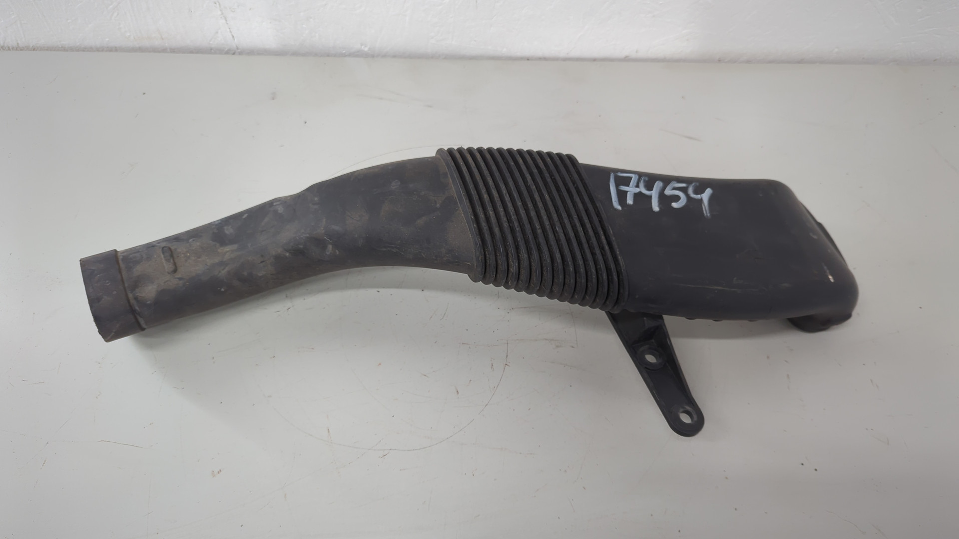 Патрубок воздушного фильтра