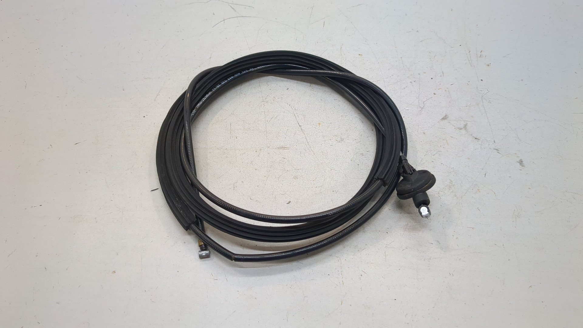 Трос открывания капота