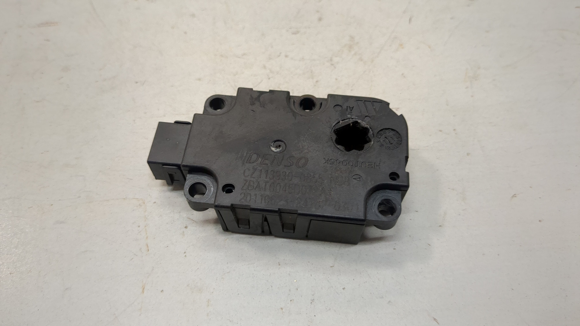 Моторчик заслонки печки