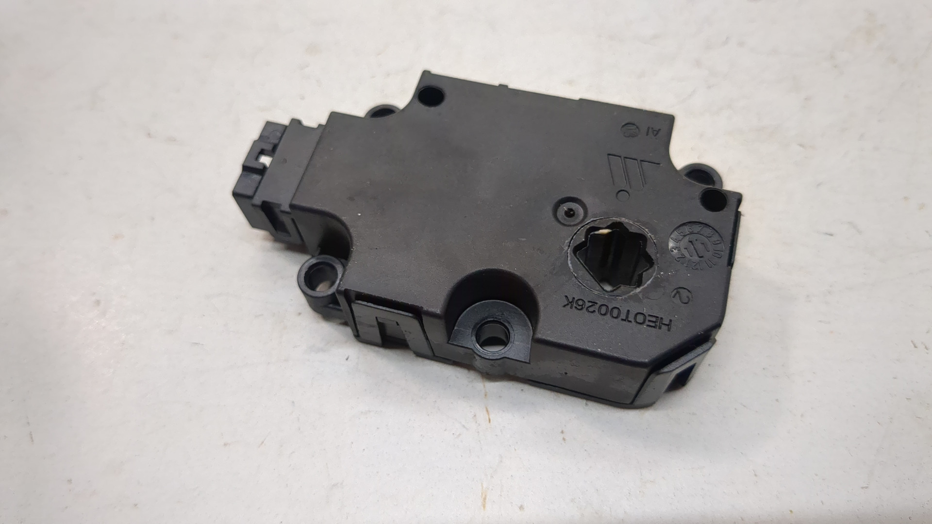 Моторчик заслонки печки