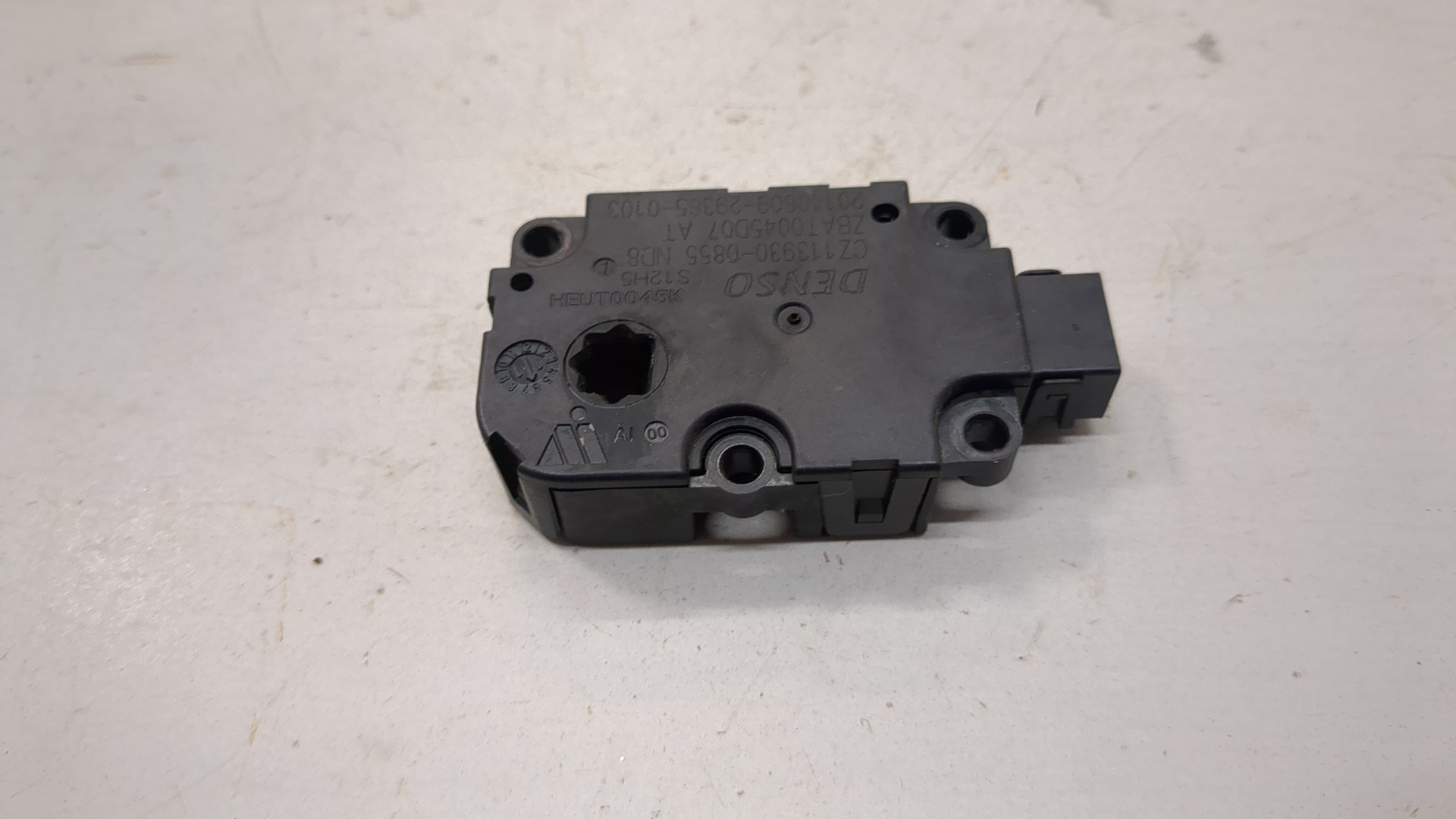 Моторчик заслонки печки