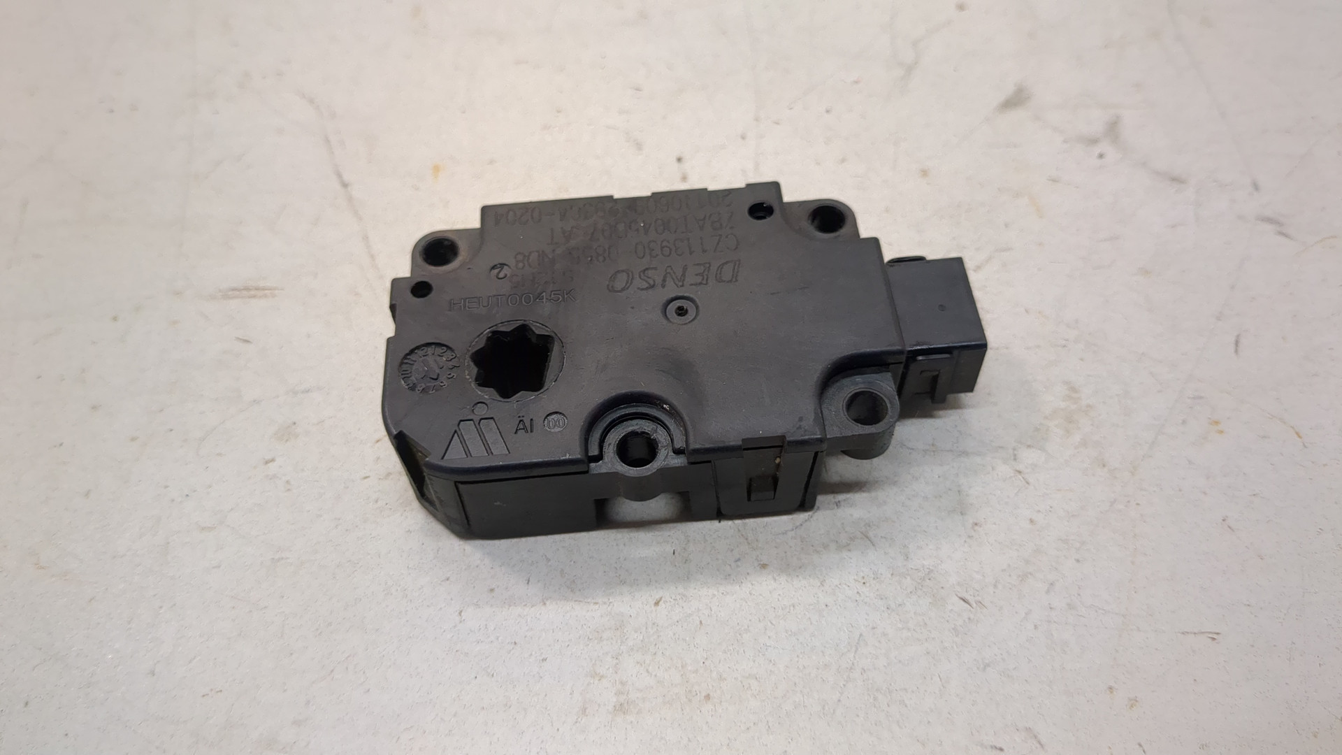 Моторчик заслонки печки