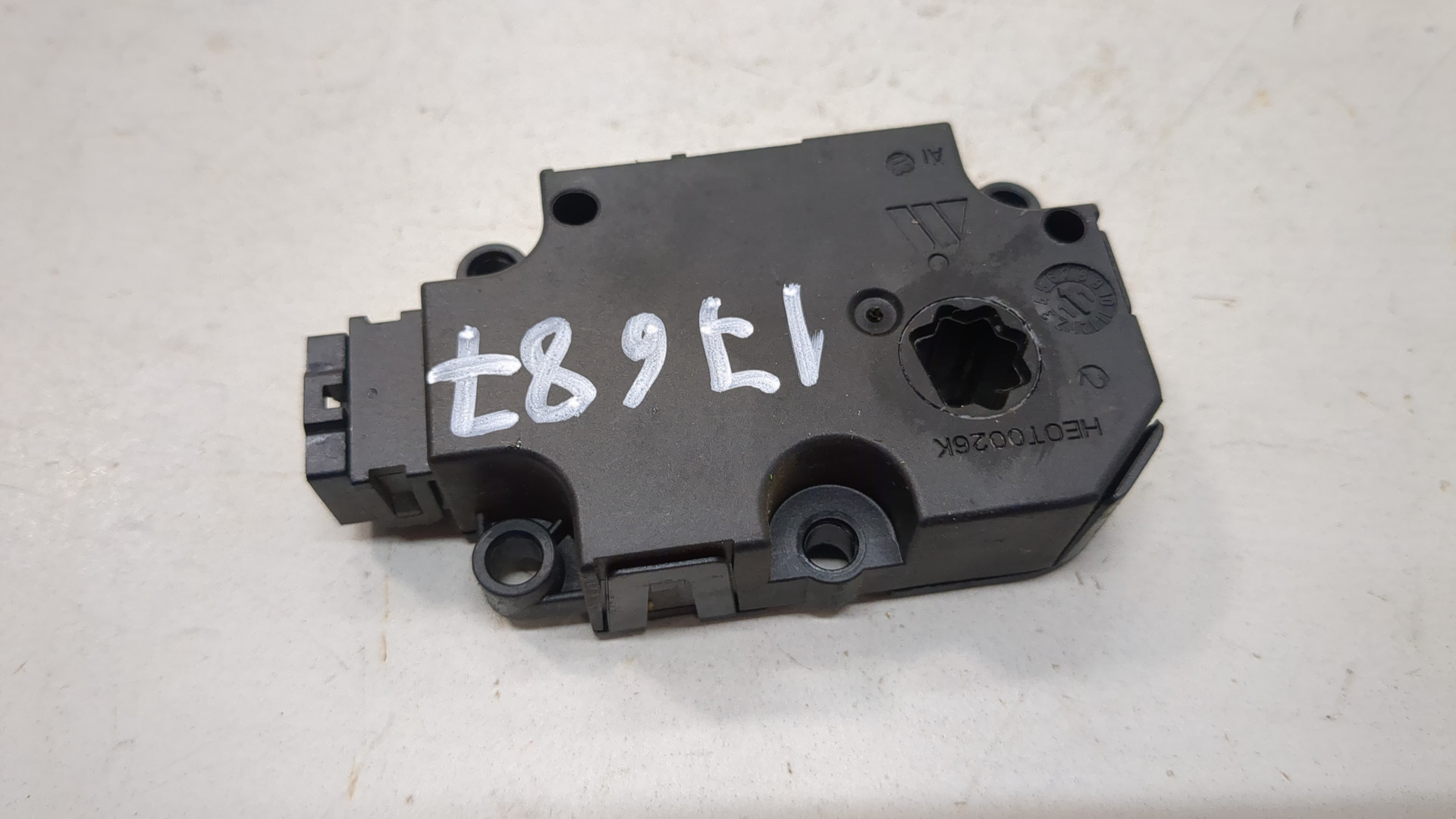 Моторчик заслонки печки