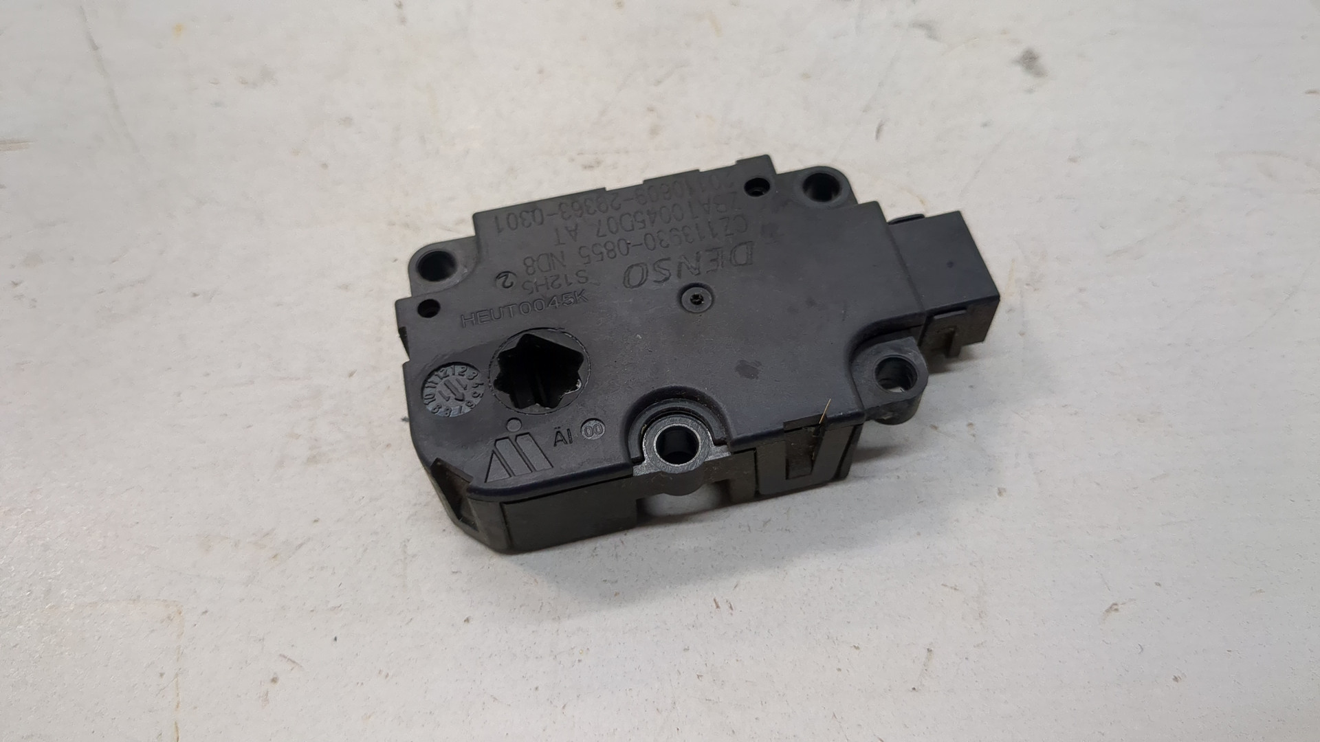 Моторчик заслонки печки