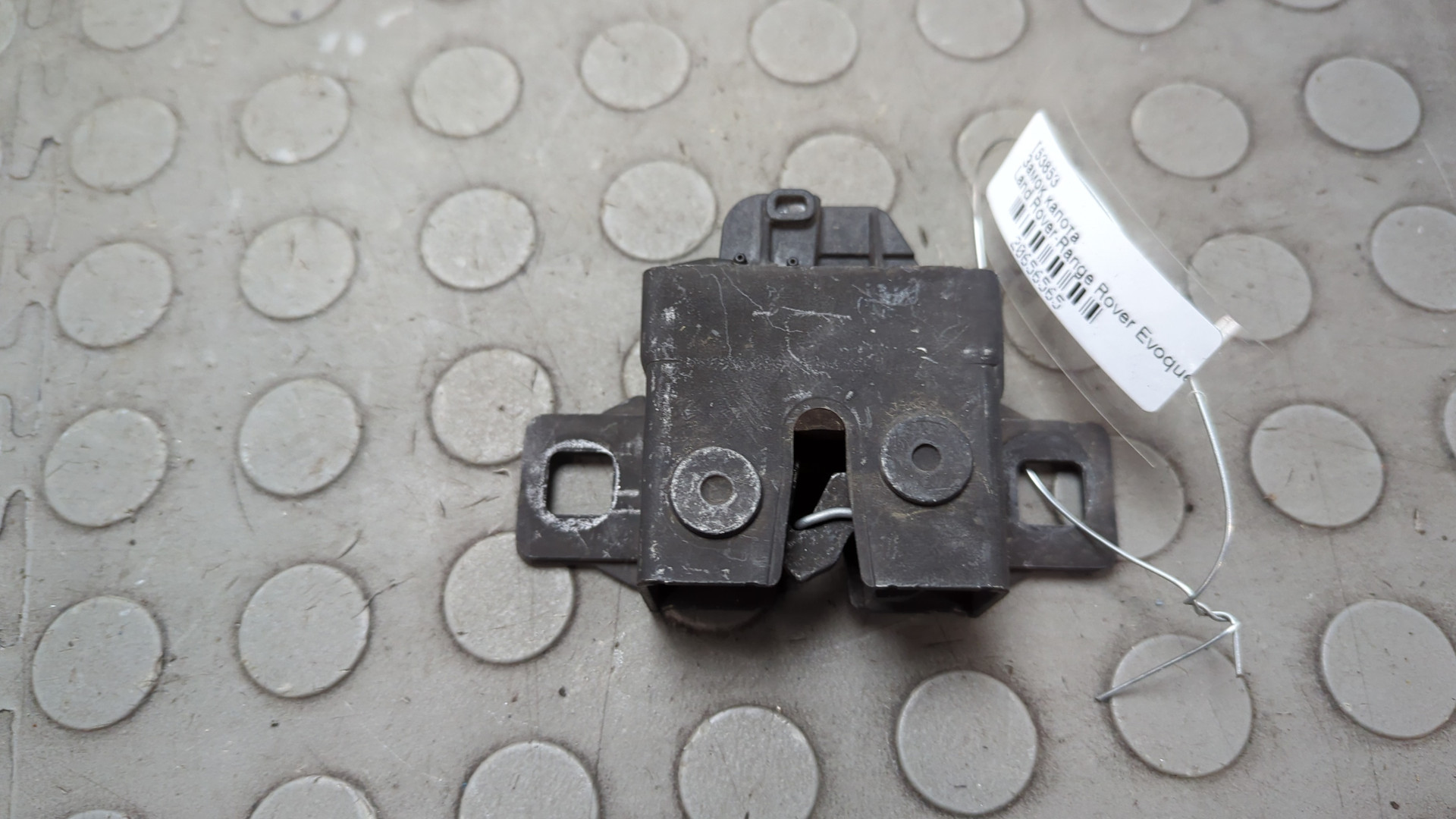 Замок капота